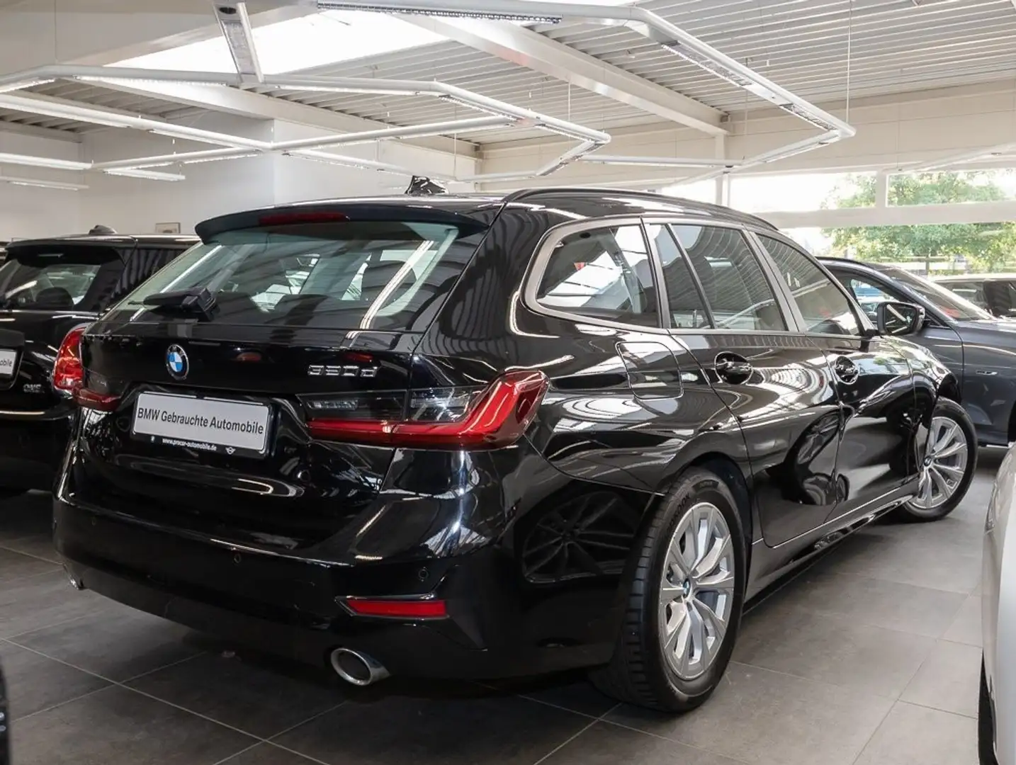 BMW 320 d Advantage DAB LED WLAN Tempomat Klimaaut. Zwart - 2