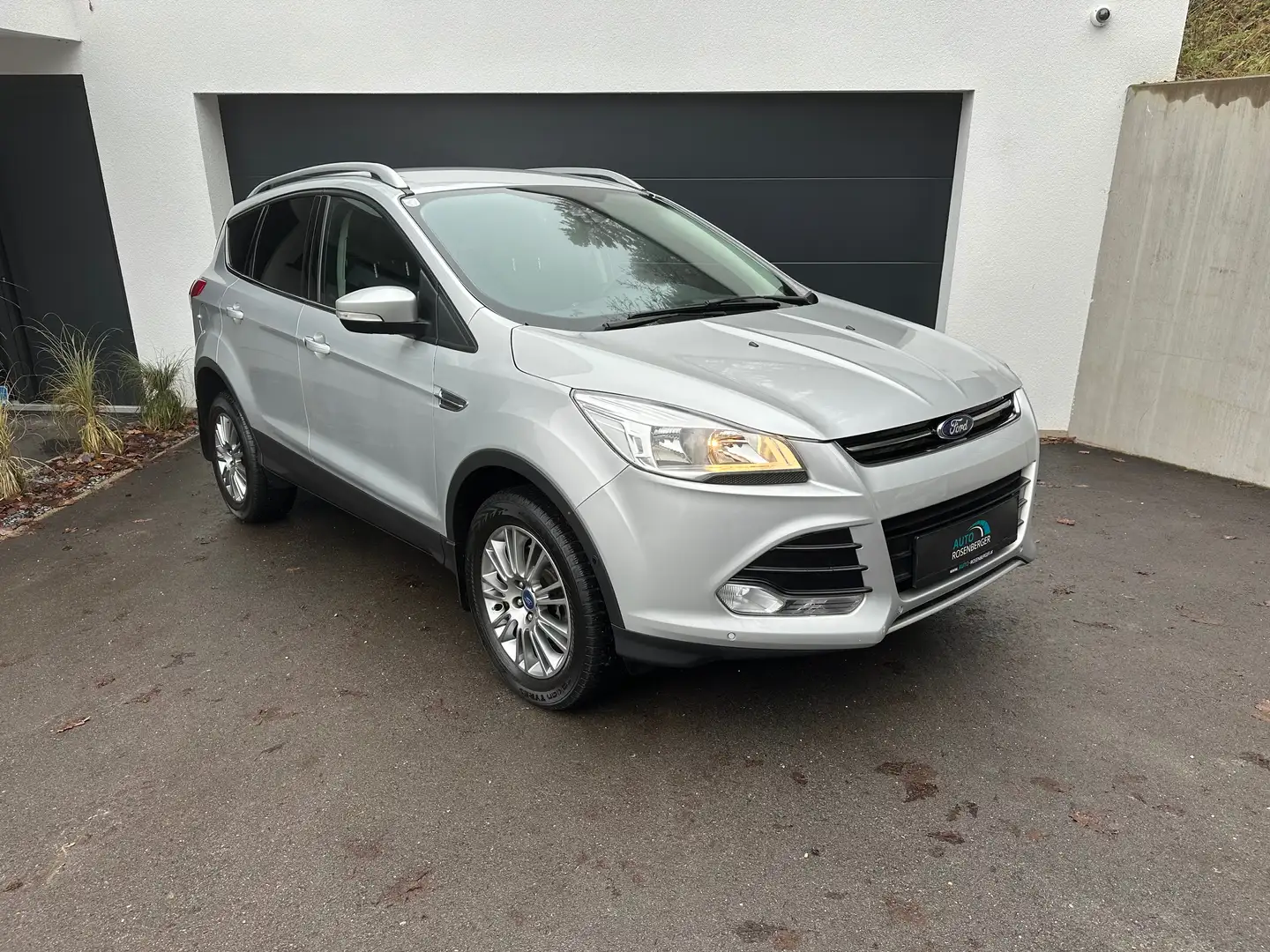 Ford Kuga Titanium*2.0TDCi*Aut.*4x4*AHK*PDC*Bluetooth*uvm Silber - 1