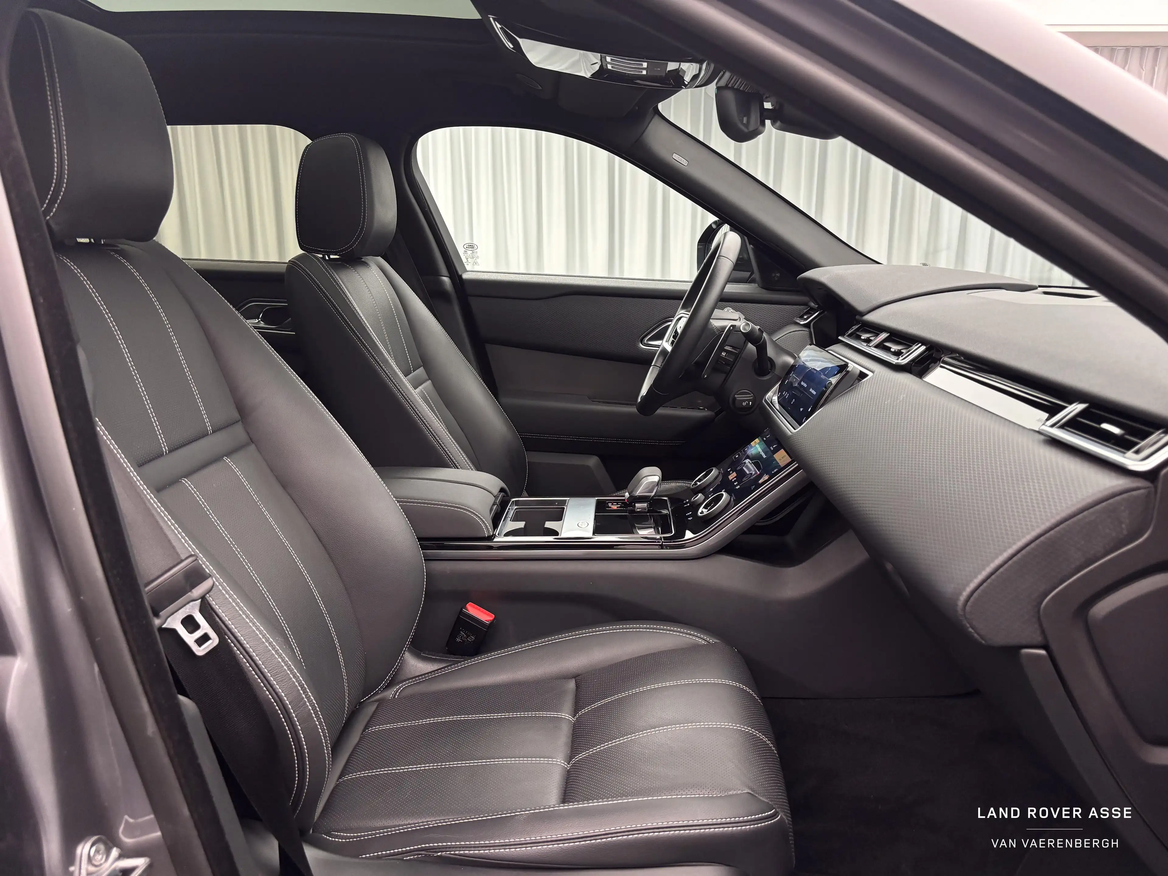 Land Rover Range Rover Velar P400e AWD Auto. 23MY — photo 3