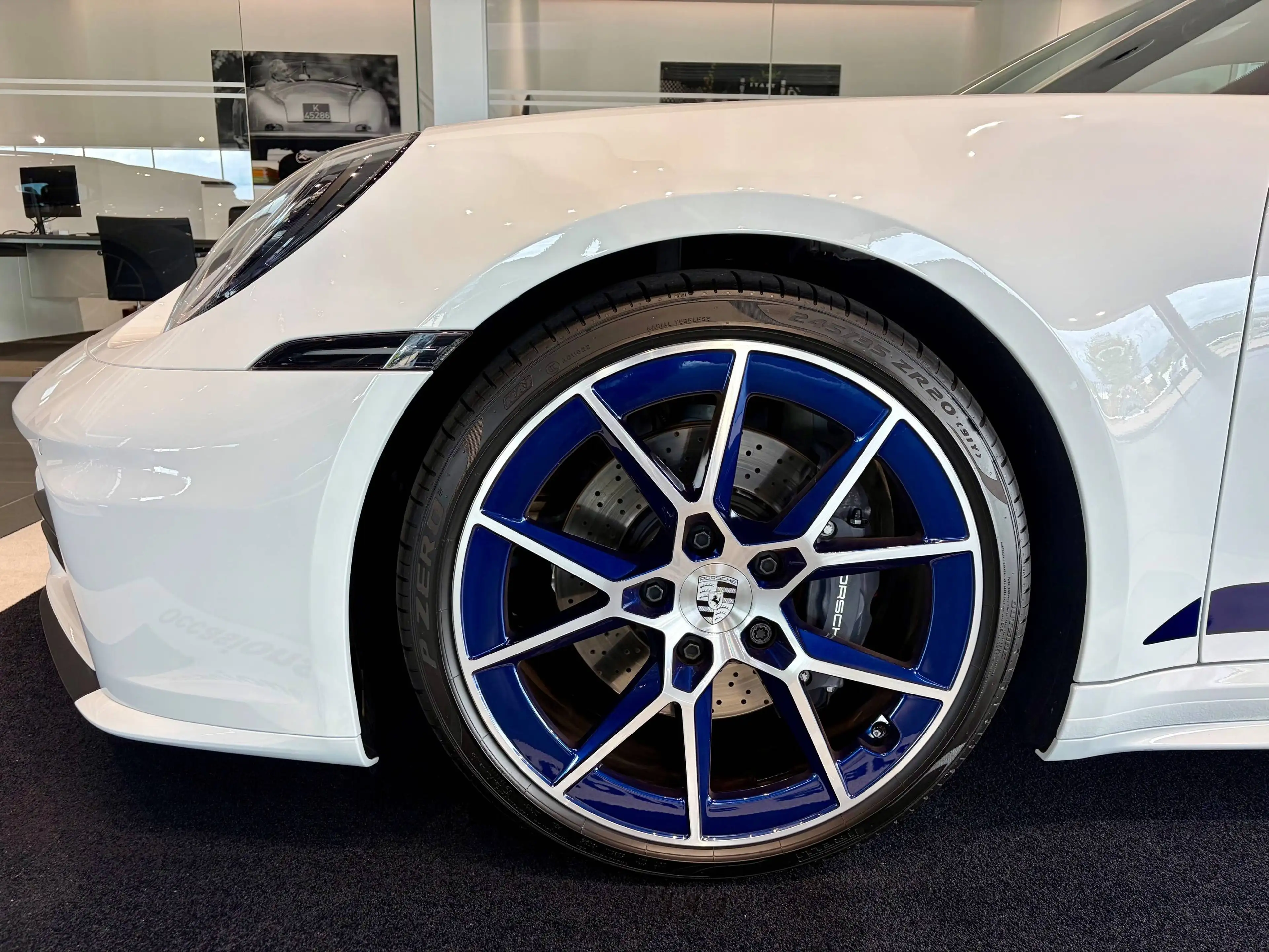 Porsche 911 992.2 Carrera T Coupé — photo 3