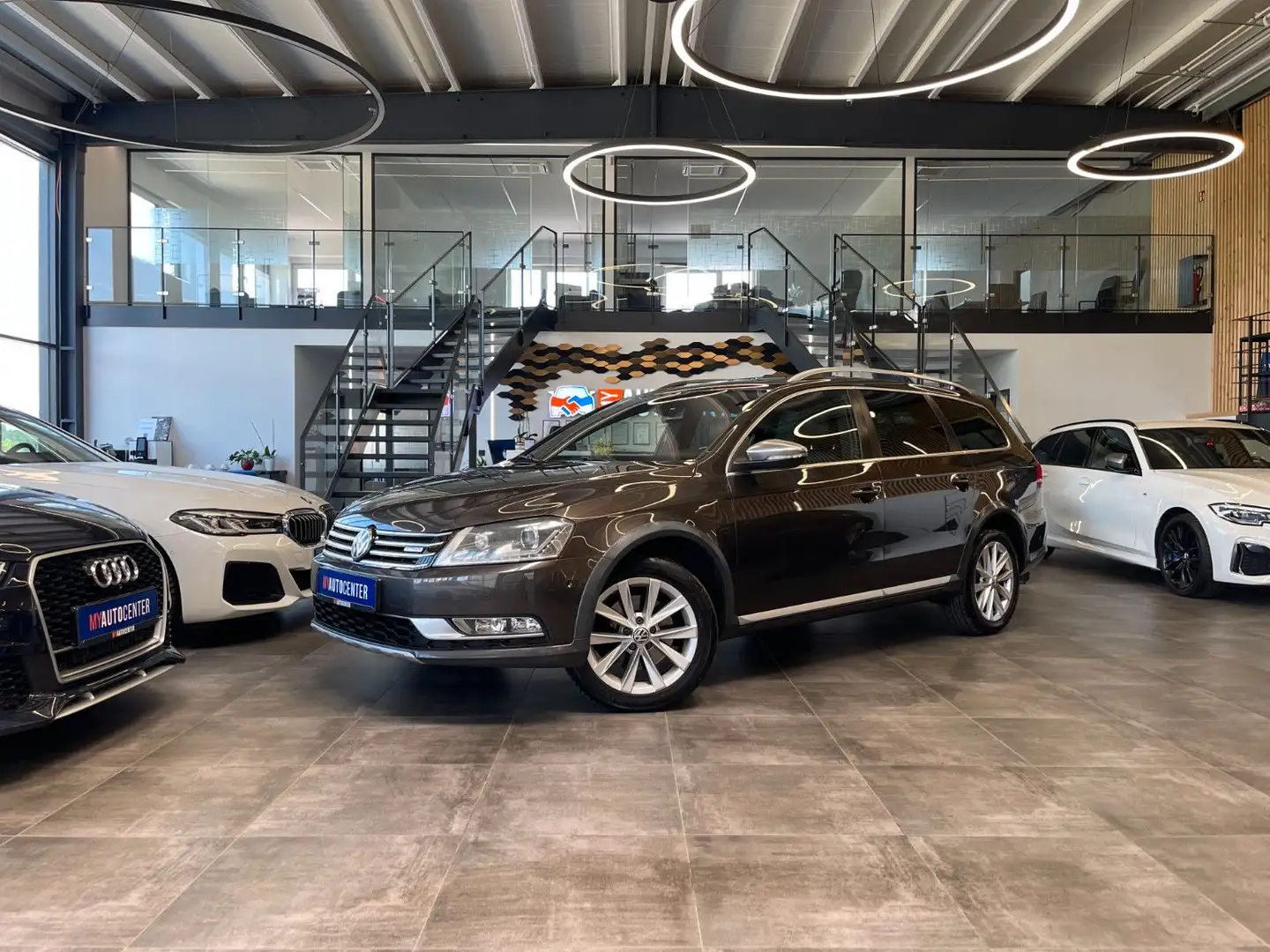 Volkswagen Passat Alltrack 4Motion *PANO*LEDER*ACC*AHK*KAM crna - 1