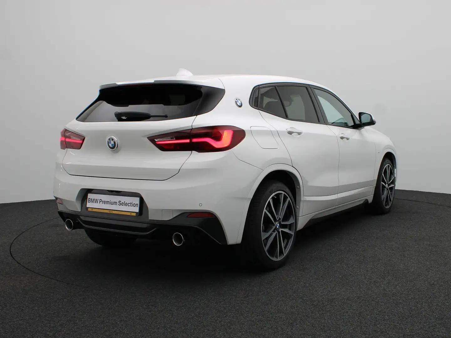 BMW X2 sDrive20i High Executive | M Sportpakket | Wit - 2