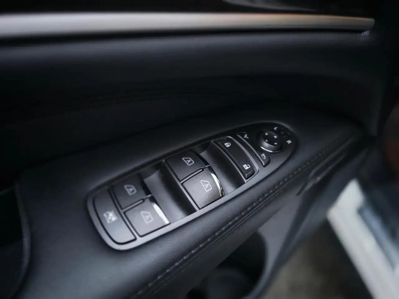 Infiniti QX60 снимка Infiniti QX60