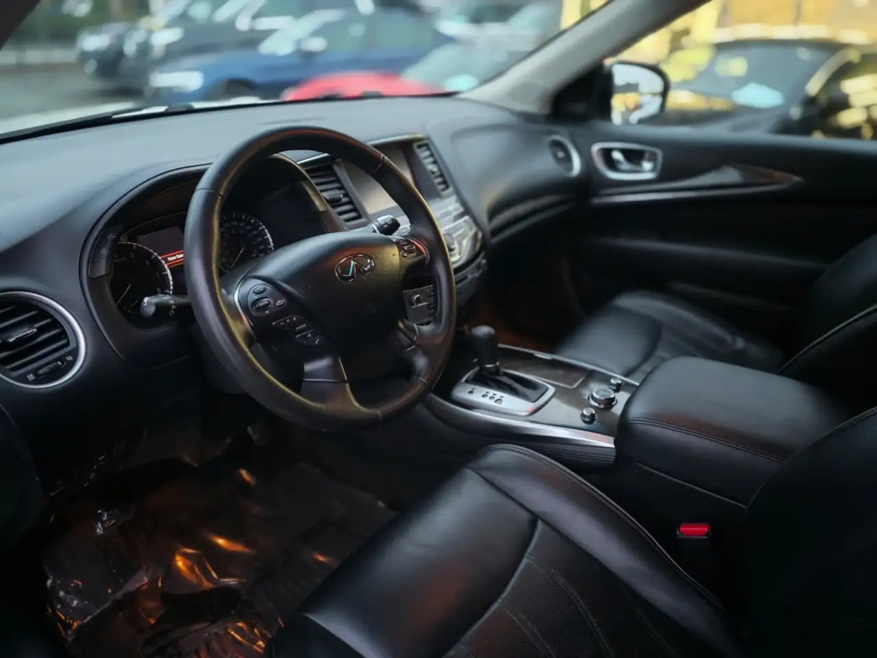 Infiniti QX60 снимка Infiniti QX60