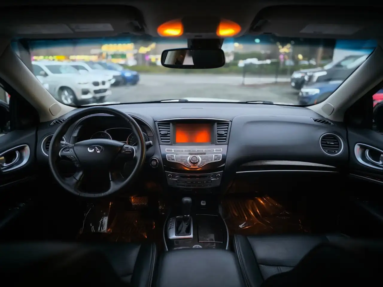 Infiniti QX60 снимка Infiniti QX60
