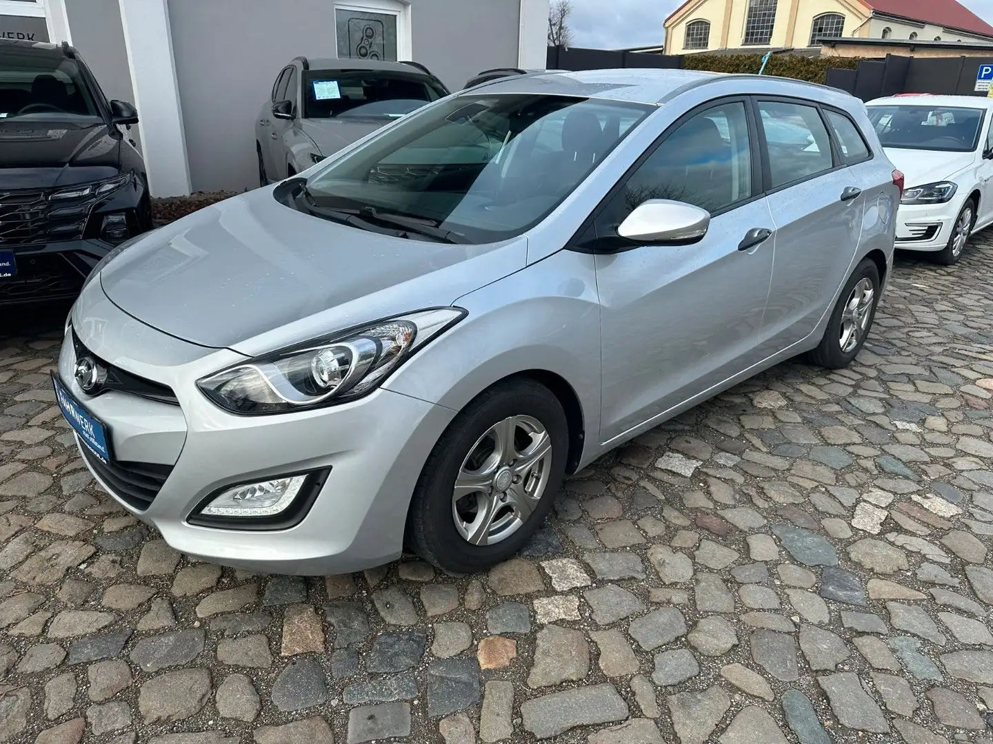 Hyundai i30 cw 1.4 CRDi Classic Business Navi Package Silber - 2