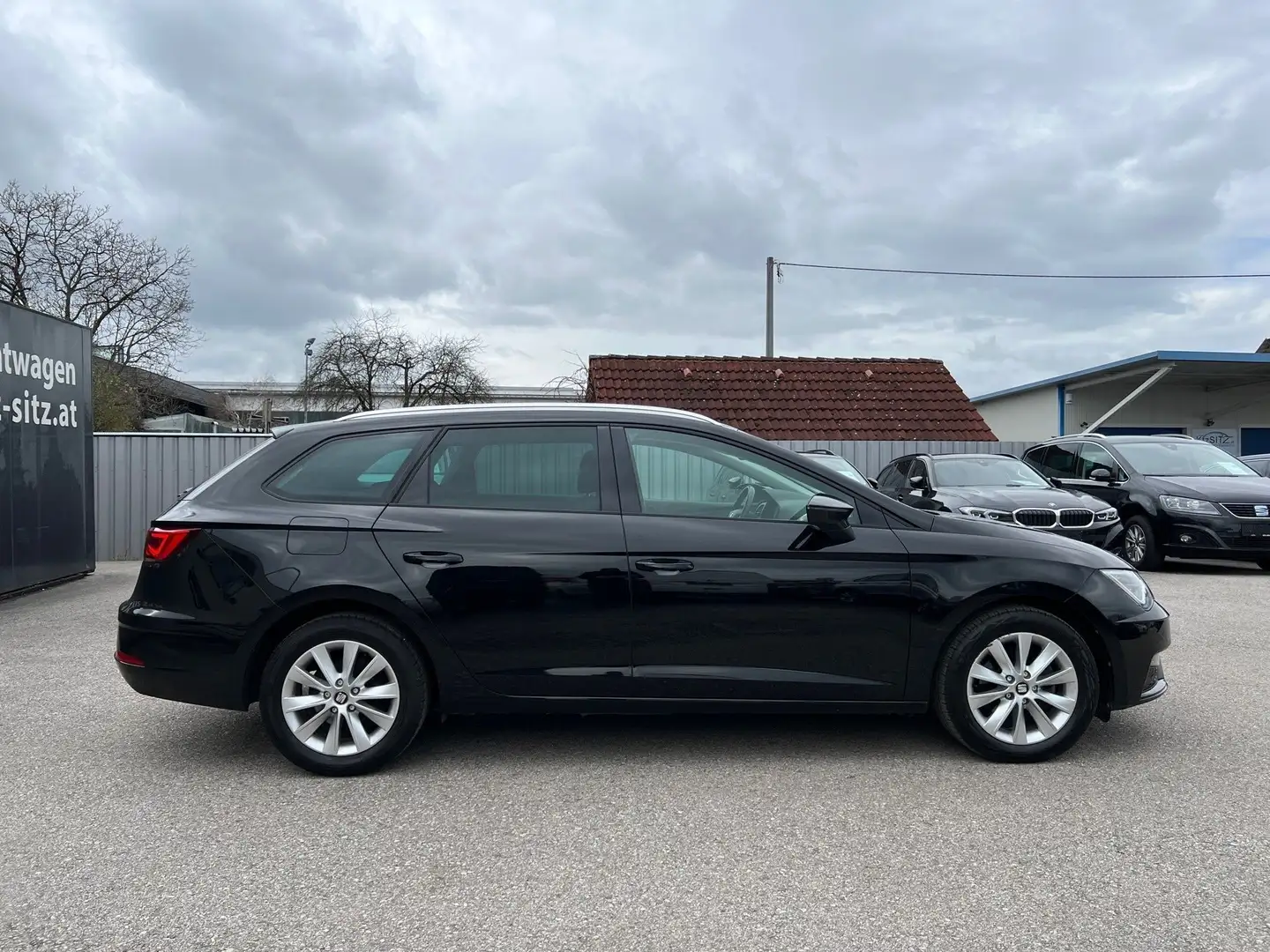 SEAT Leon ST Style 1,6 TDI | LED/NAVI Zwart - 2