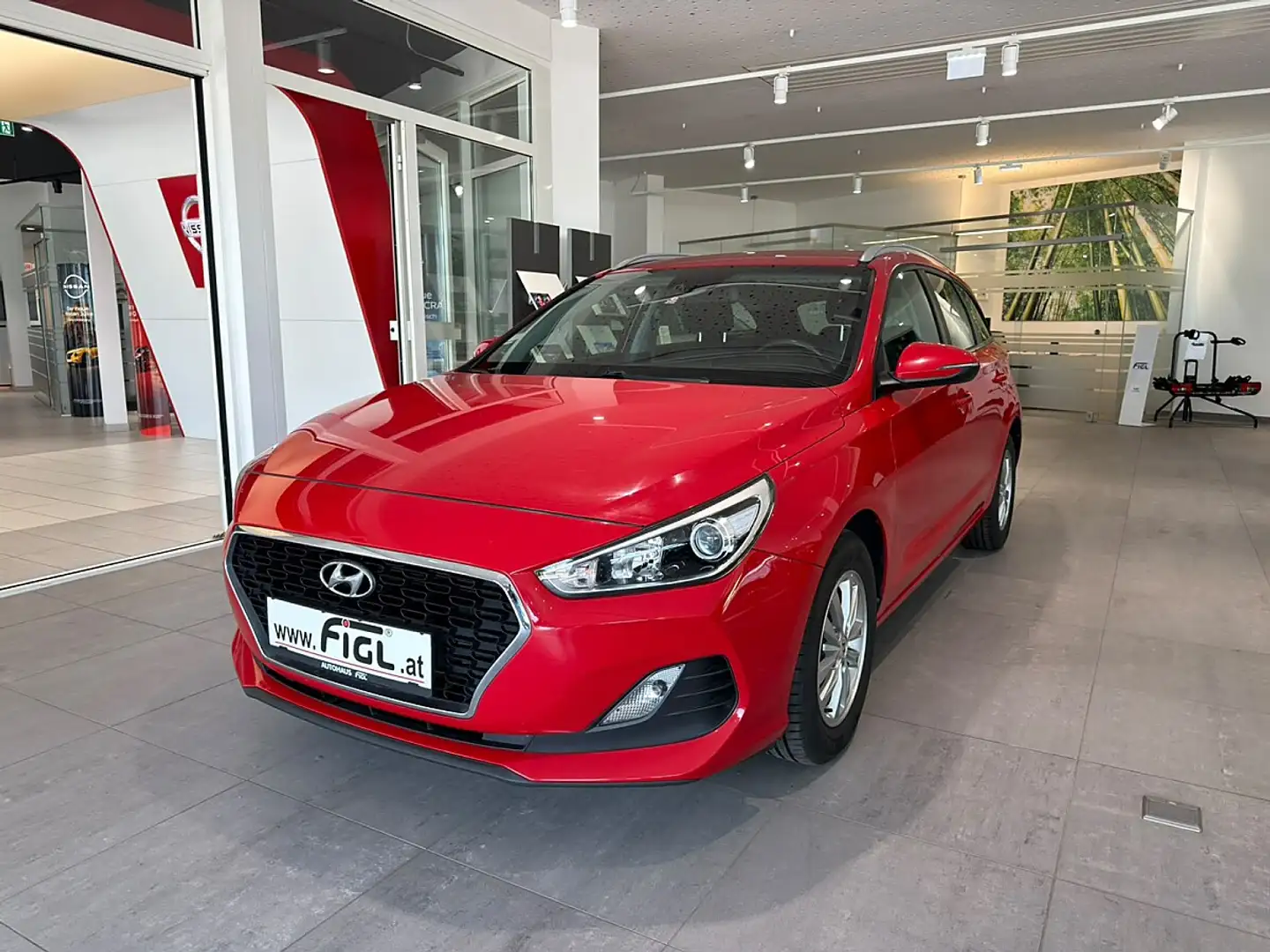 Hyundai i30 1.4 Click (EURO 6d-TEMP) Rot - 1