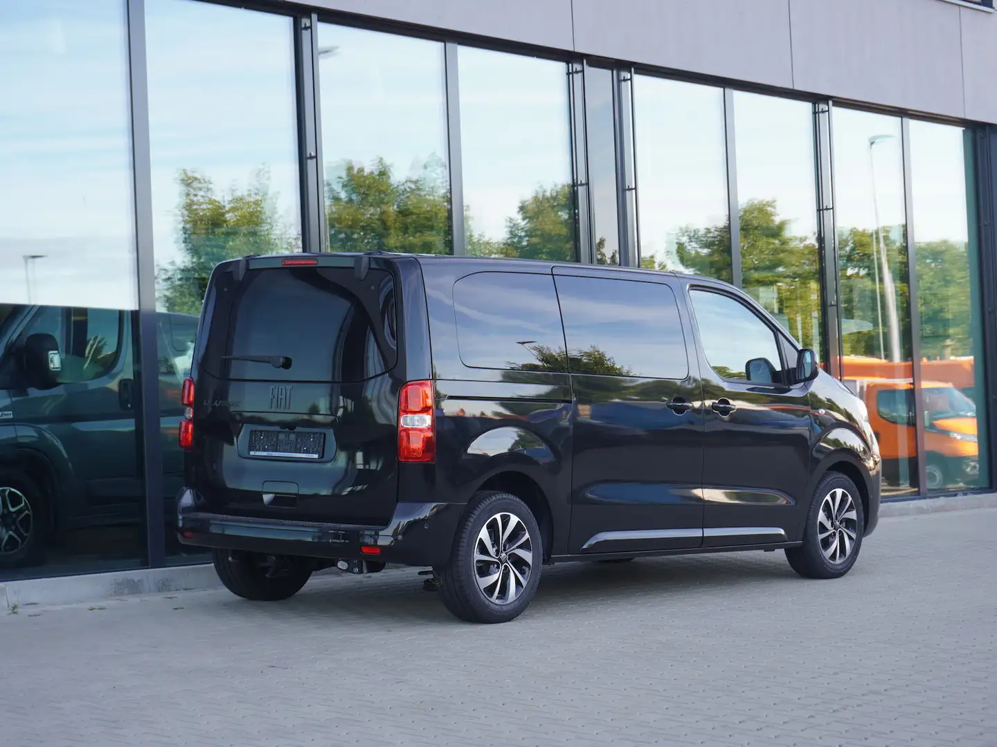 Fiat Ulysse L2 180 AT8 8-Sitzer / 10-Zoll Navi Schwarz - 2