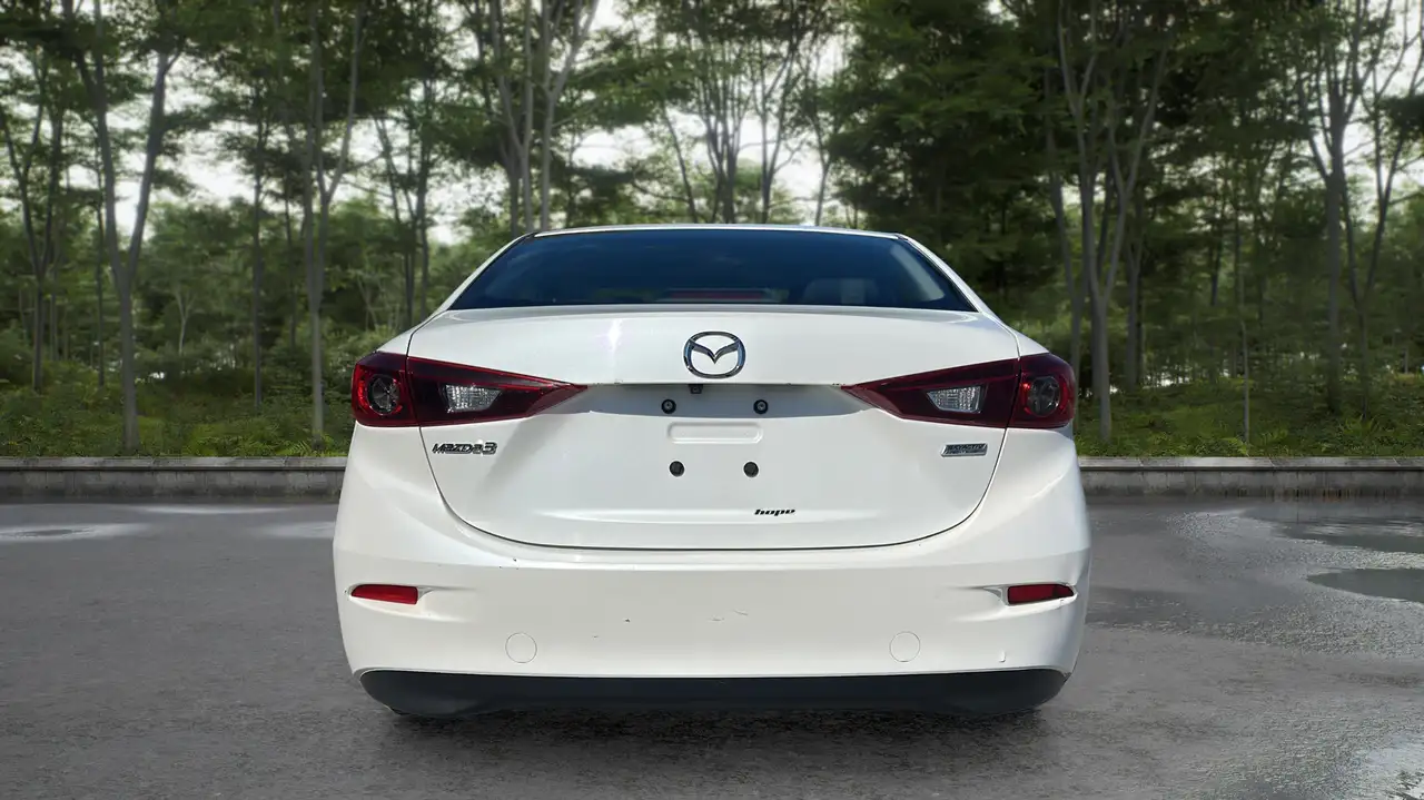 Mazda 3 снимка Mazda 3