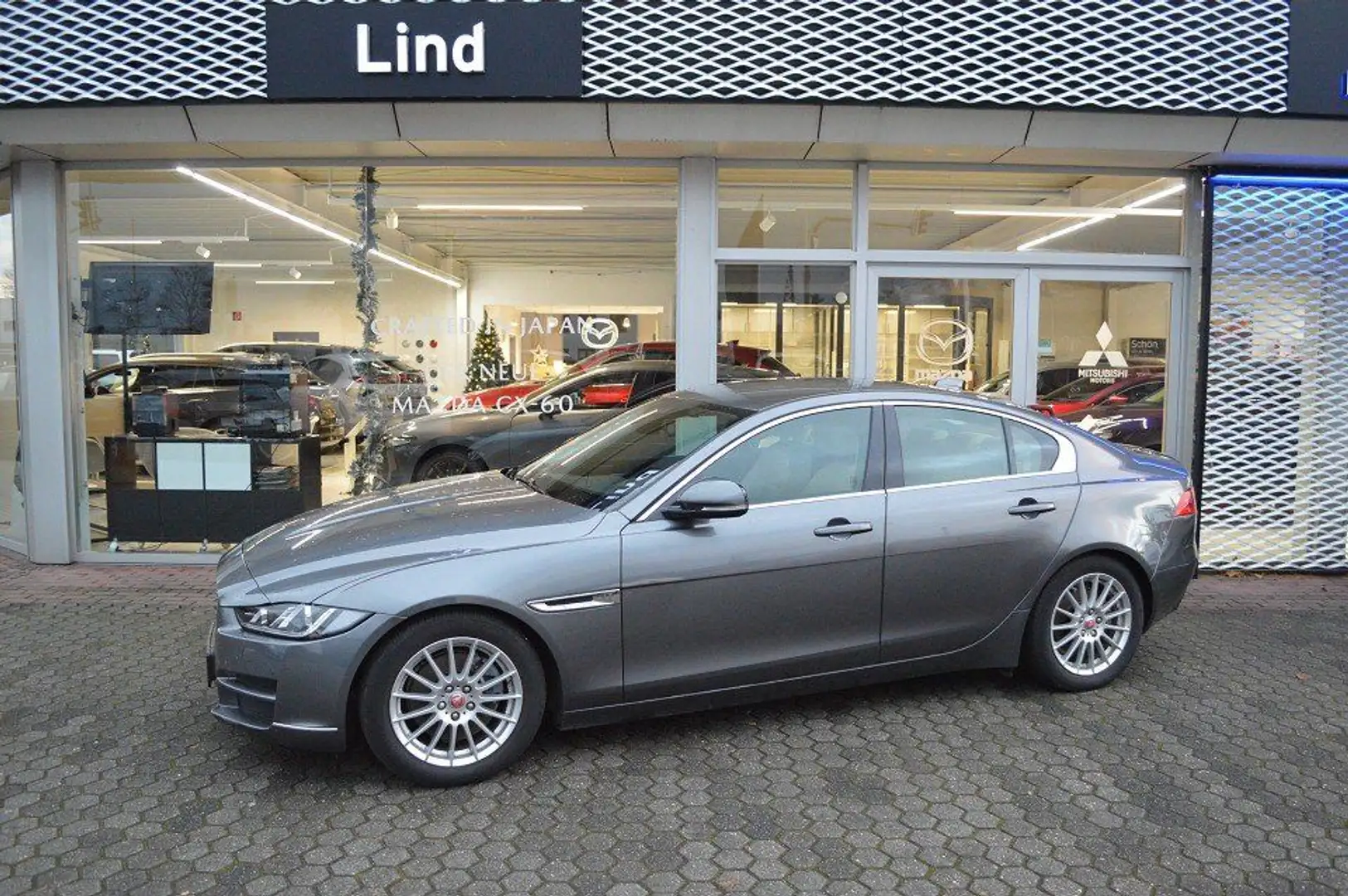 Jaguar XE Prestige Gris - 2