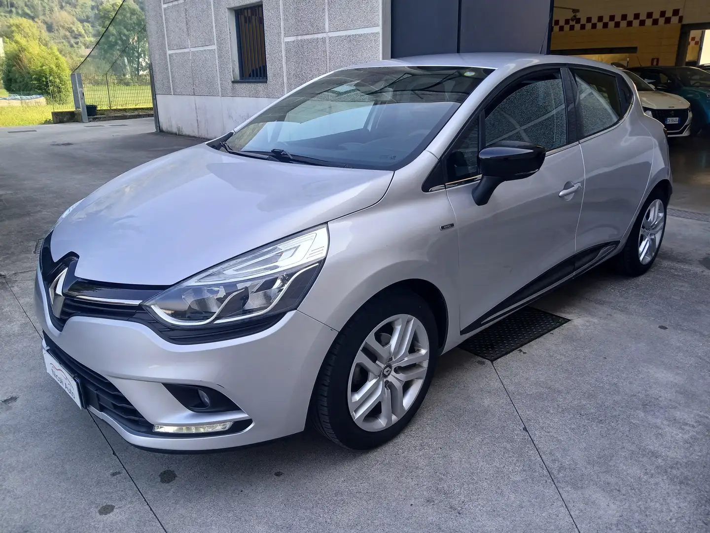 Renault Clio Clio IV 2017 1.2 16v Duel 75cv Argento - 1