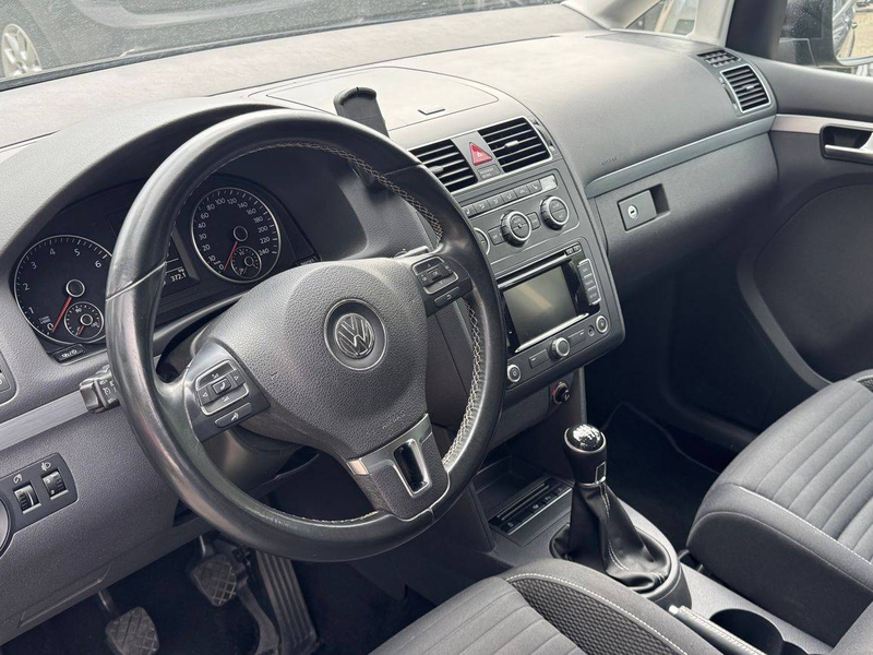 Volkswagen Touran Cup-7Sitzer-Navi-PDC v.h.-AHK-Scheckheft — photo 13