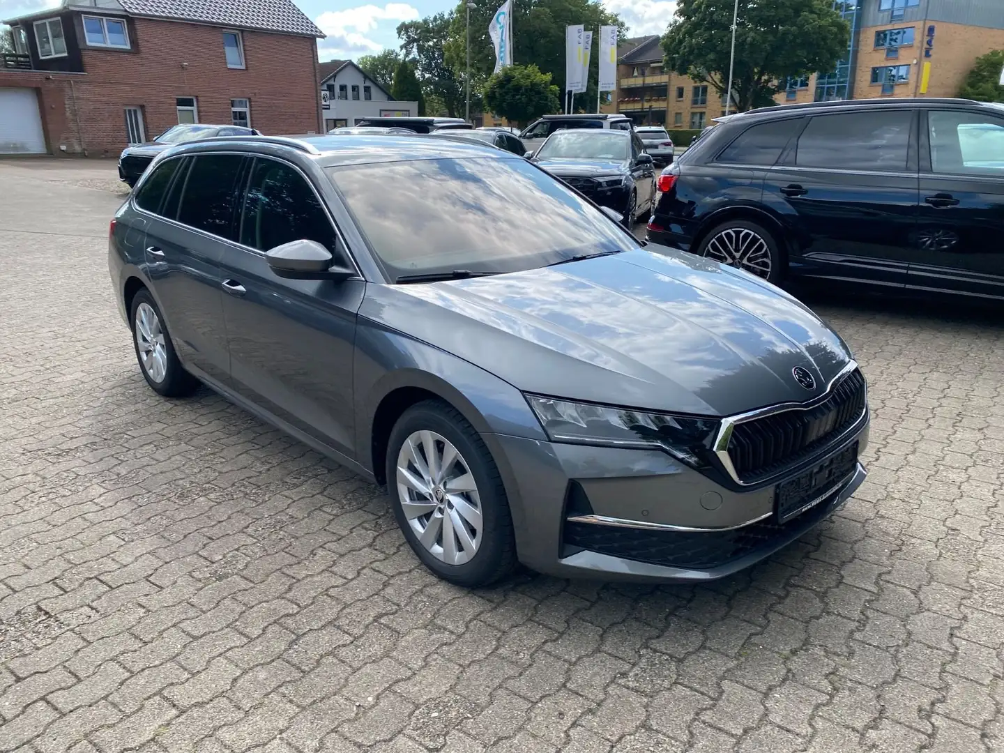 Skoda Octavia Combi 2.0 TDI DSG Selection Grau - 1
