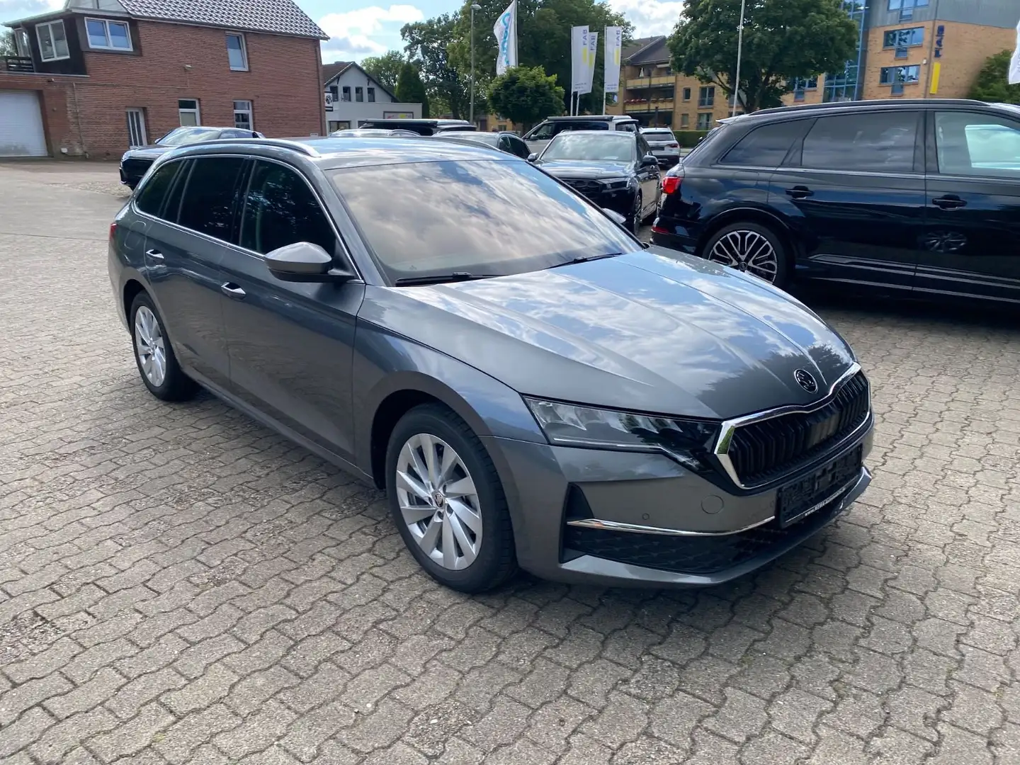 Skoda Octavia Combi 2.0 TDI DSG Selection Grau - 2
