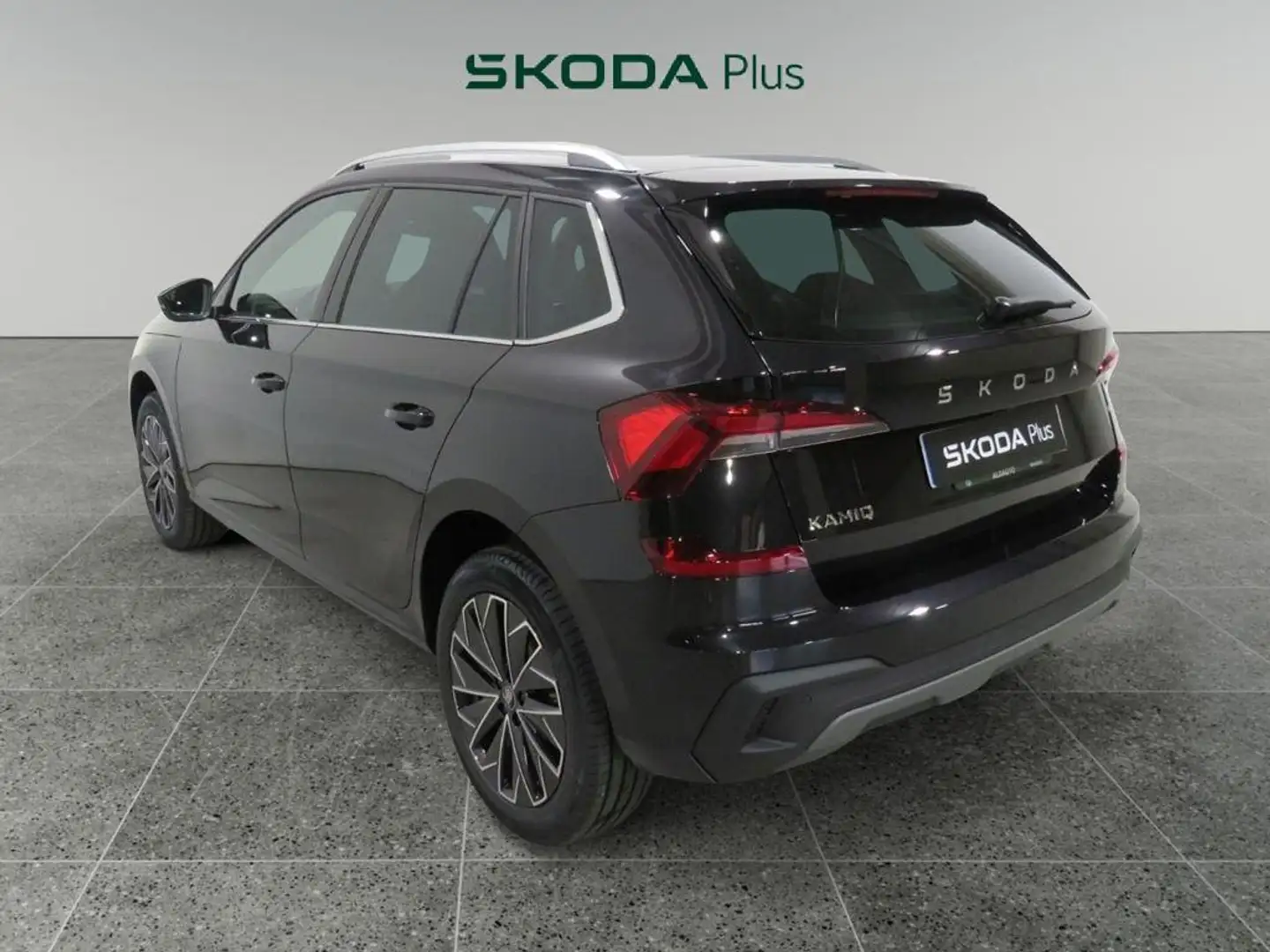 Skoda Kamiq 1.0 TSI Design 85kW Negro - 2