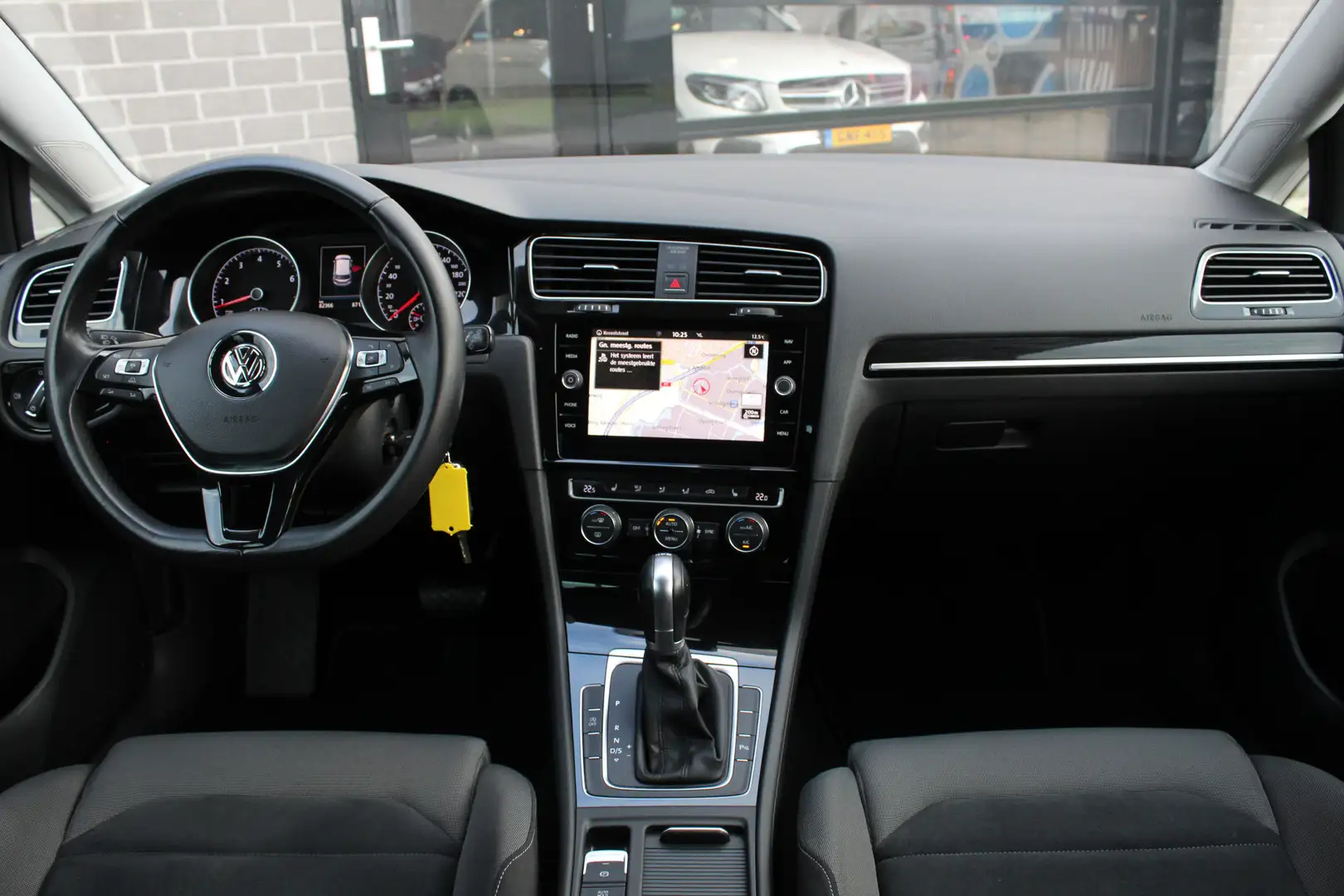 Volkswagen Golf 1.5 TSI Highline Business R / Carplay / Stoelverwa Gris - 2