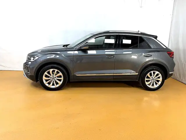 Volkswagen T-Roc view 7
