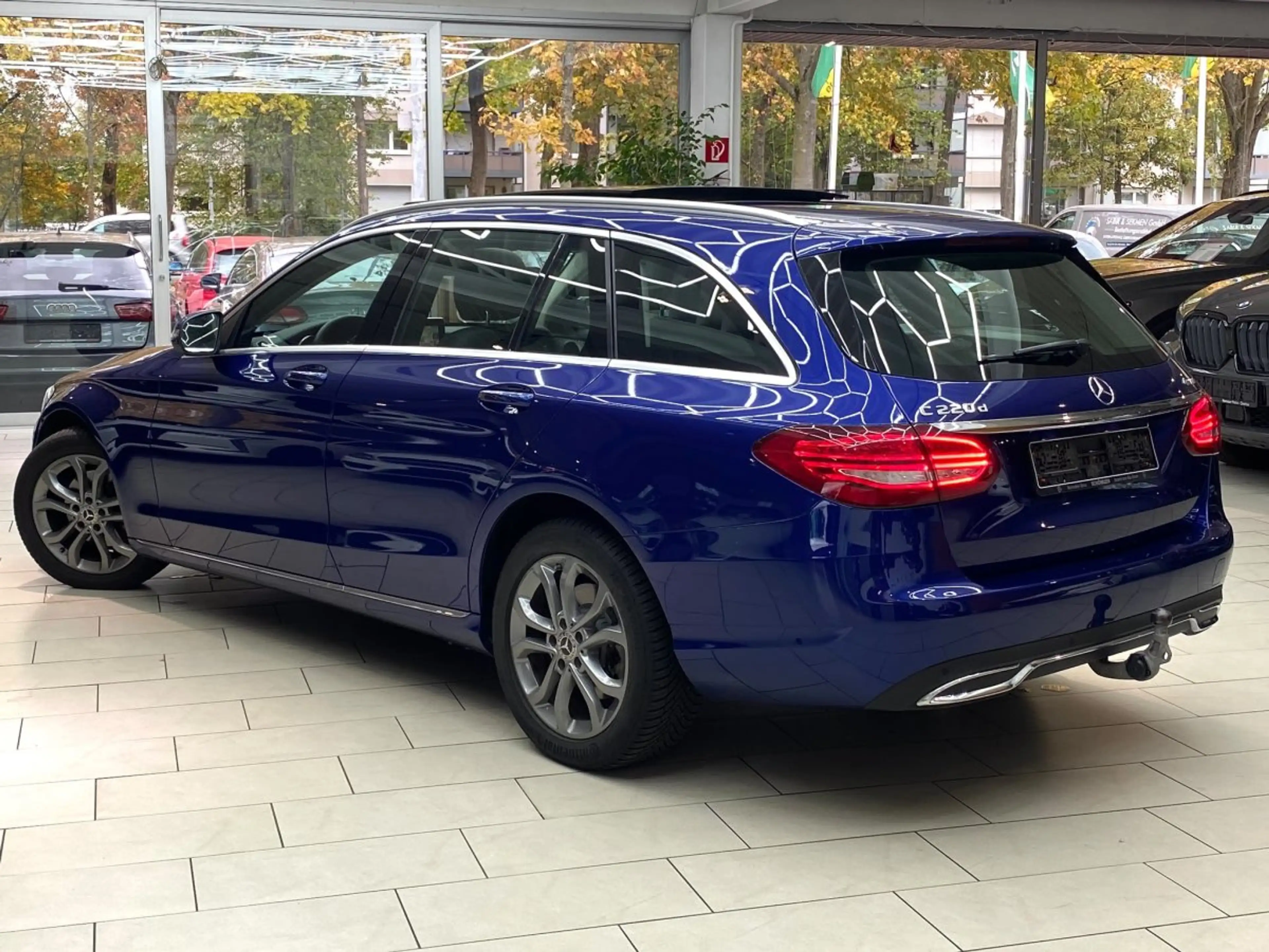 Mercedes-Benz C 220 d T Avantgarde 4Matic Pano RüFaKa Navi AHK Teilled — photo 5