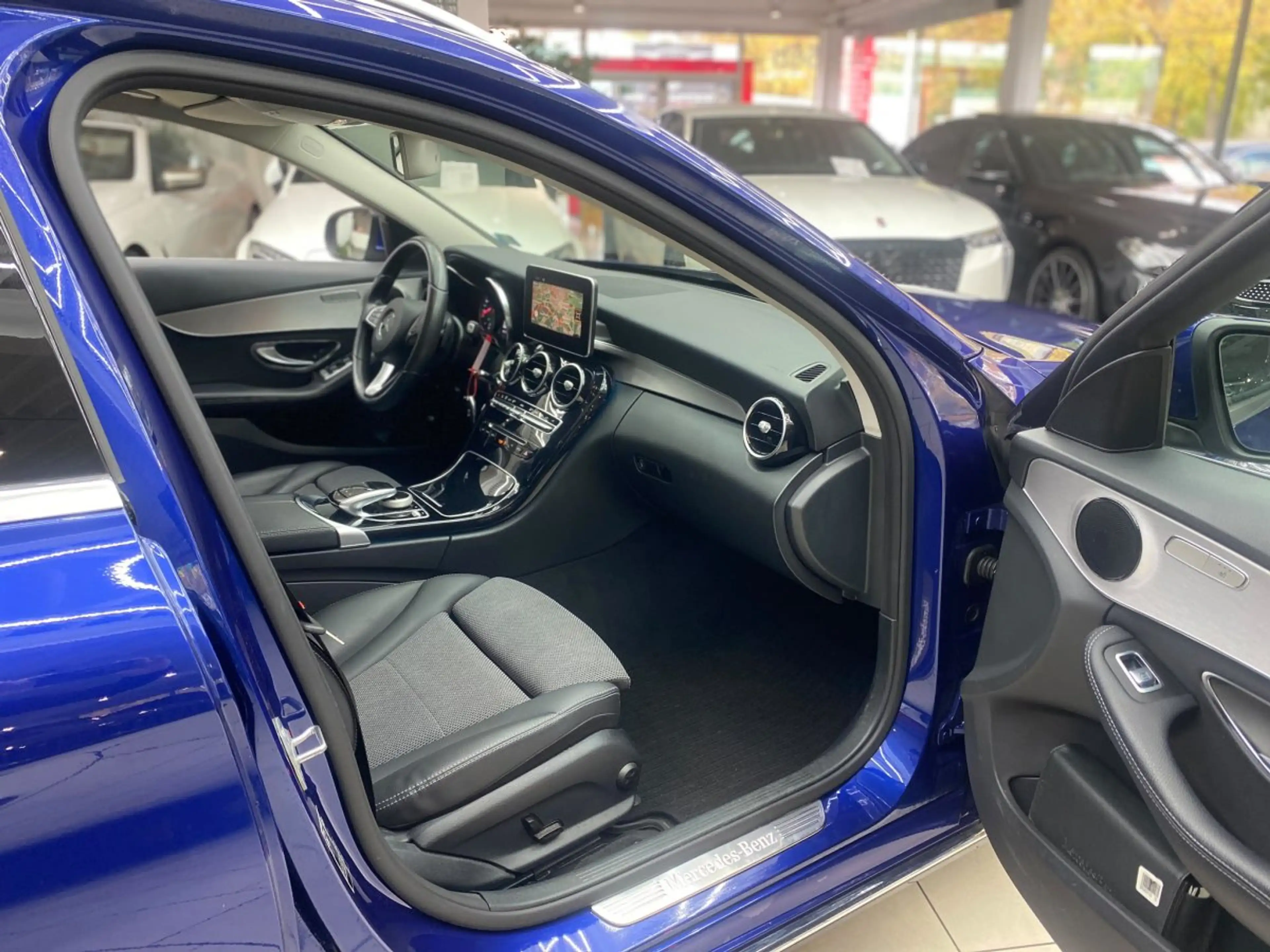 Mercedes-Benz C 220 d T Avantgarde 4Matic Pano RüFaKa Navi AHK Teilled — photo 14