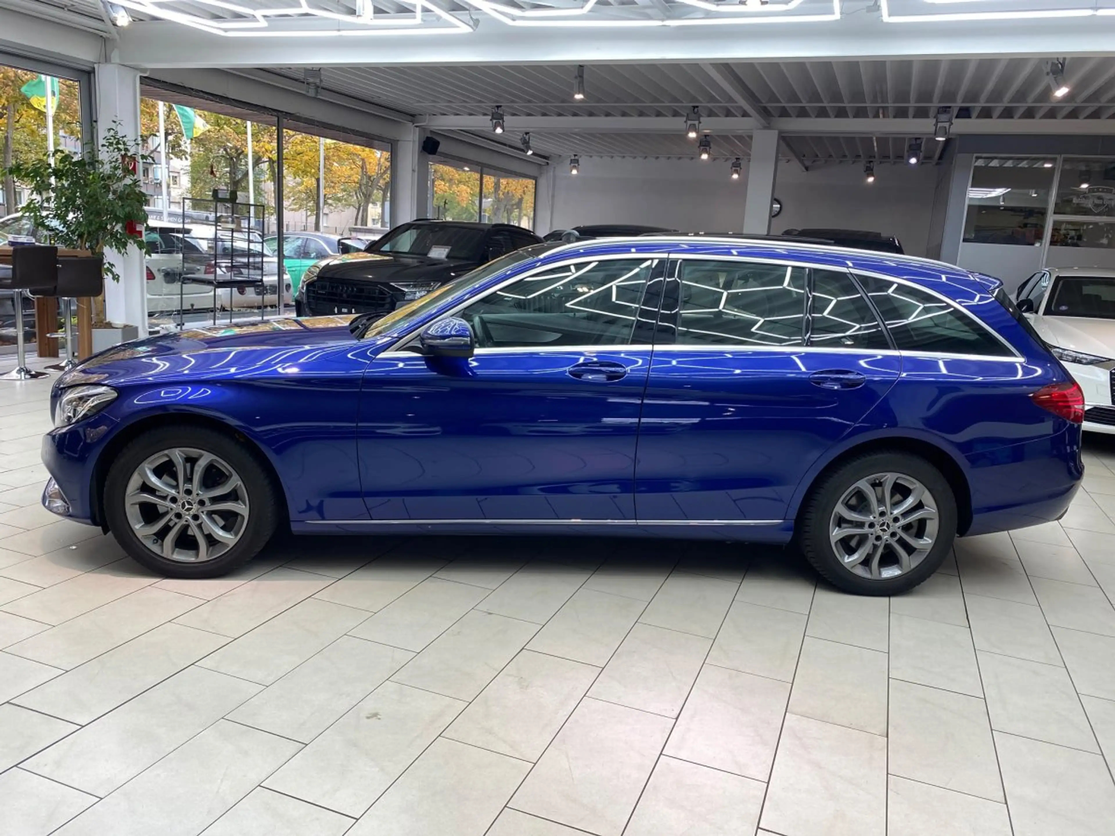 Mercedes-Benz C 220 d T Avantgarde 4Matic Pano RüFaKa Navi AHK Teilled — photo 4