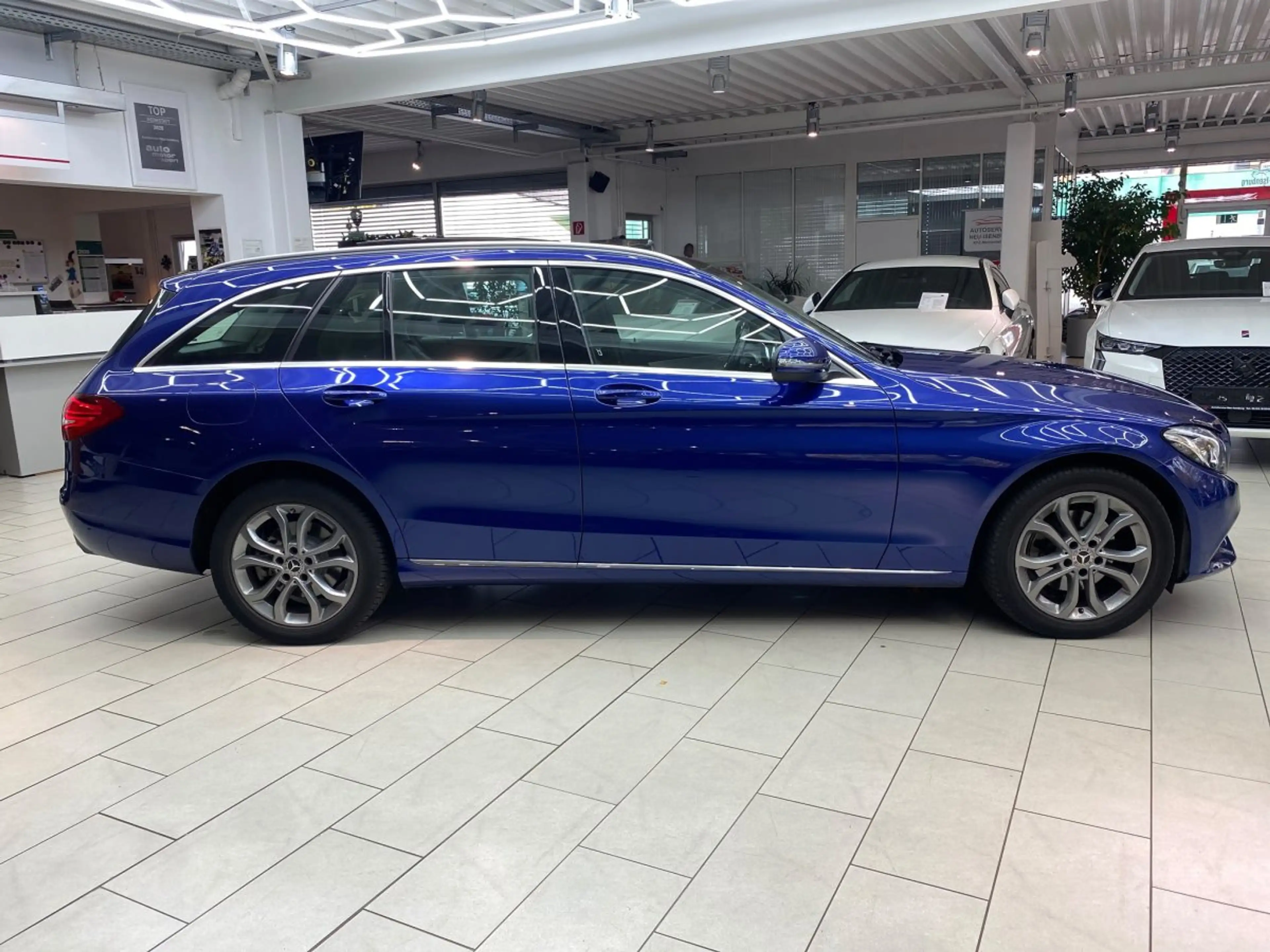 Mercedes-Benz C 220 d T Avantgarde 4Matic Pano RüFaKa Navi AHK Teilled — photo 8