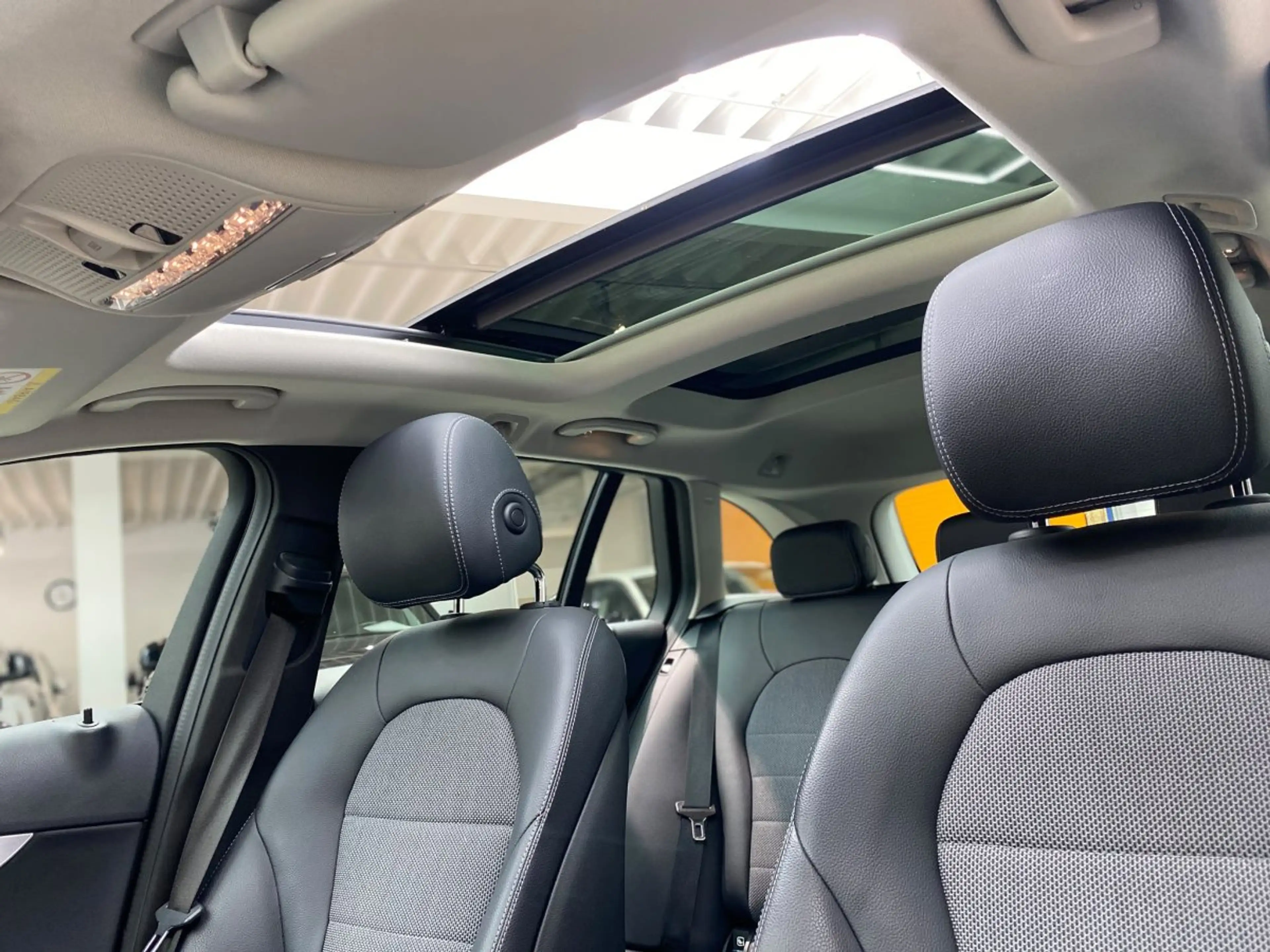 Mercedes-Benz C 220 d T Avantgarde 4Matic Pano RüFaKa Navi AHK Teilled — photo 10