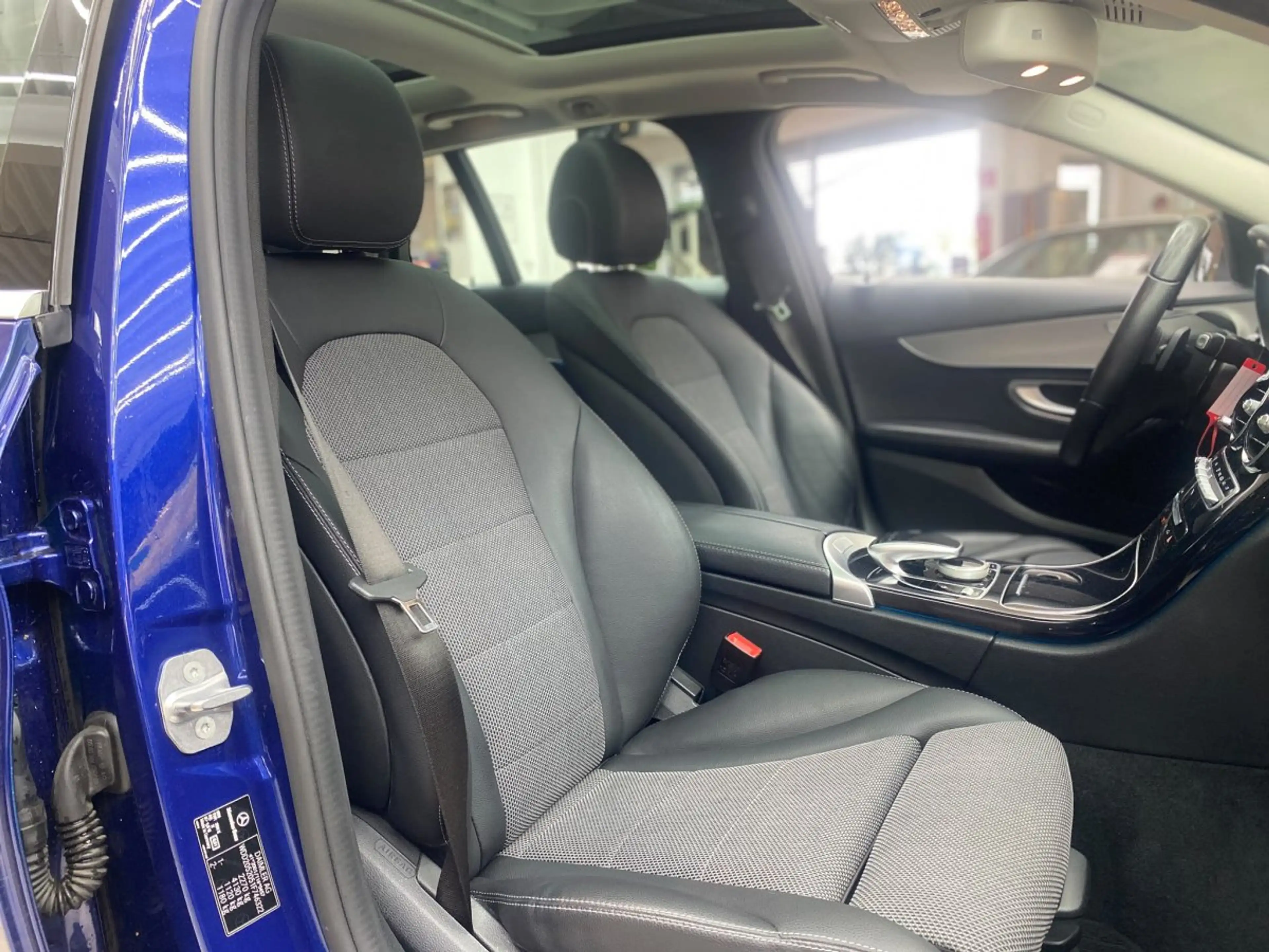 Mercedes-Benz C 220 d T Avantgarde 4Matic Pano RüFaKa Navi AHK Teilled — photo 15