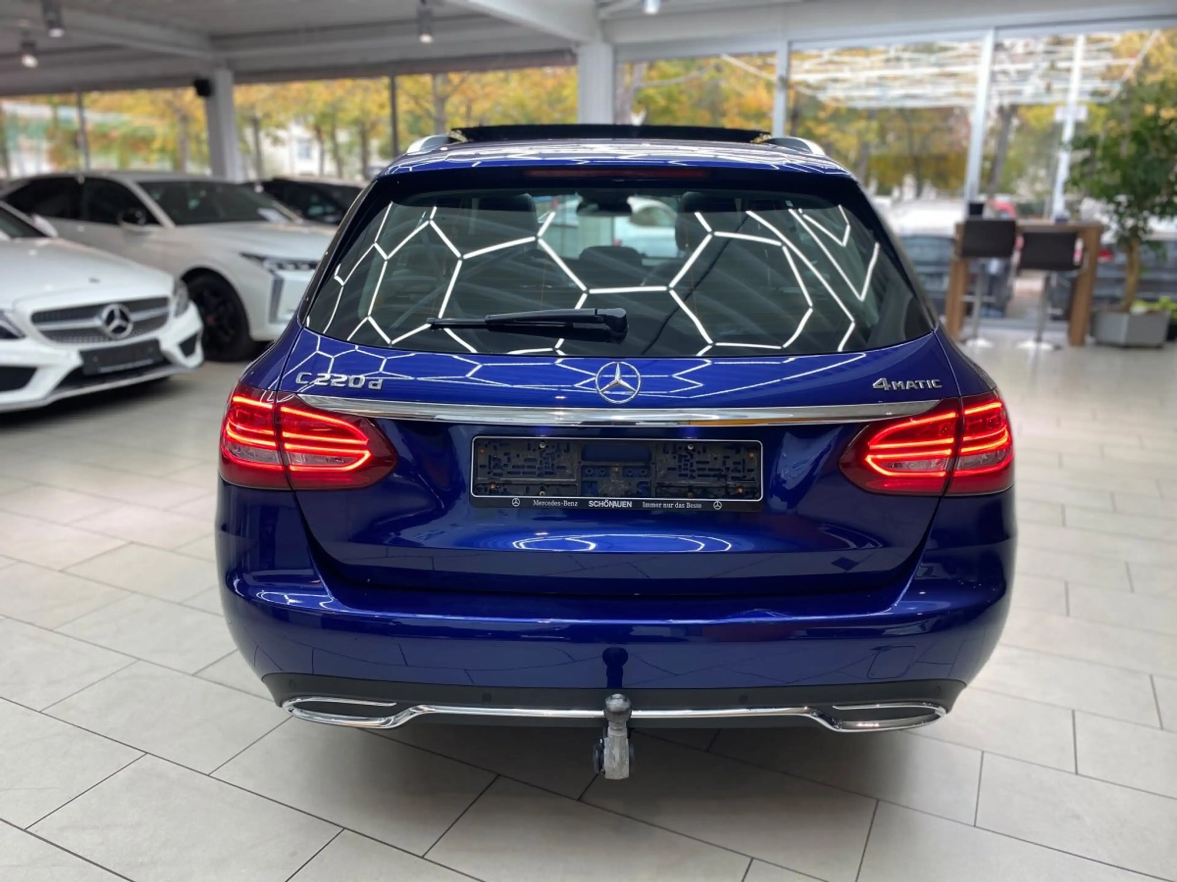 Mercedes-Benz C 220 d T Avantgarde 4Matic Pano RüFaKa Navi AHK Teilled — photo 6