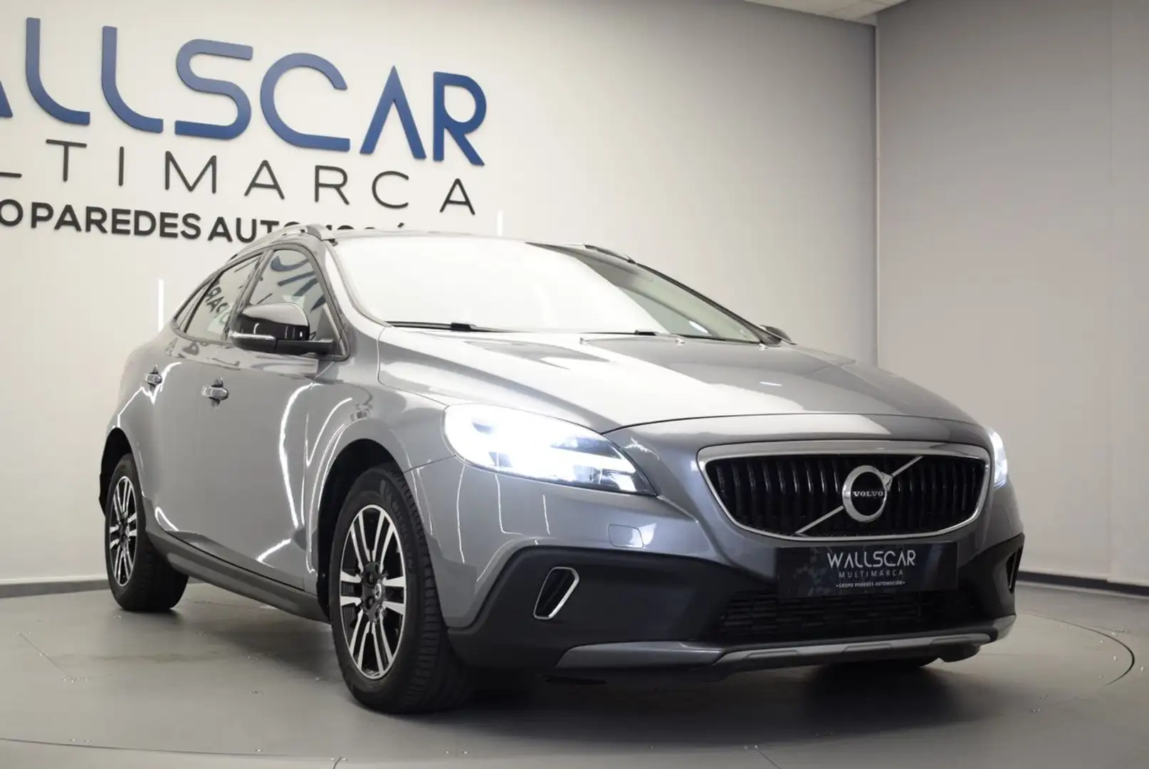 Volvo V40 2.0 D2 Cross Country Auto Gris - 2
