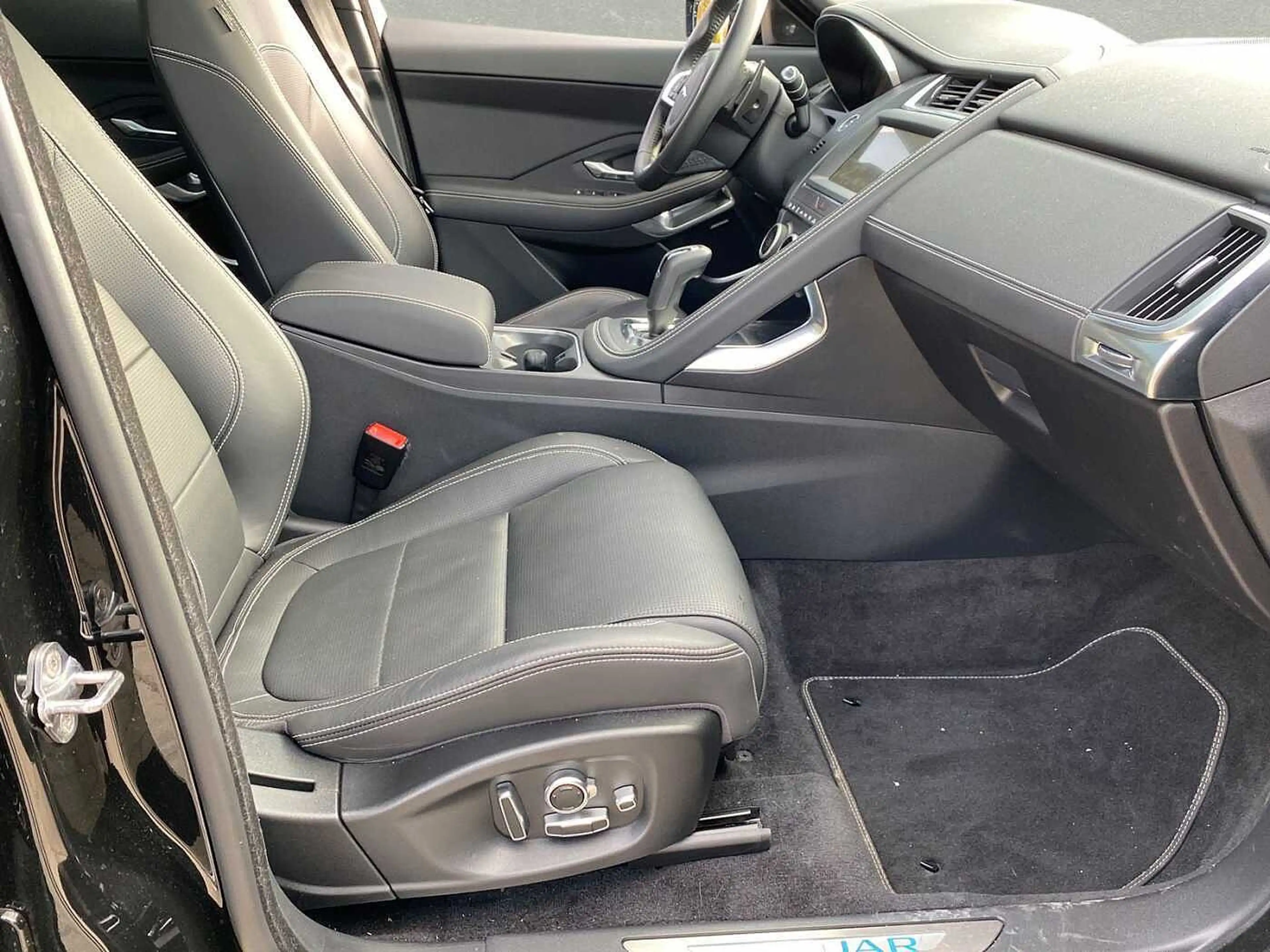 Jaguar E-Pace P250 AWD Aut. HSE — photo 3