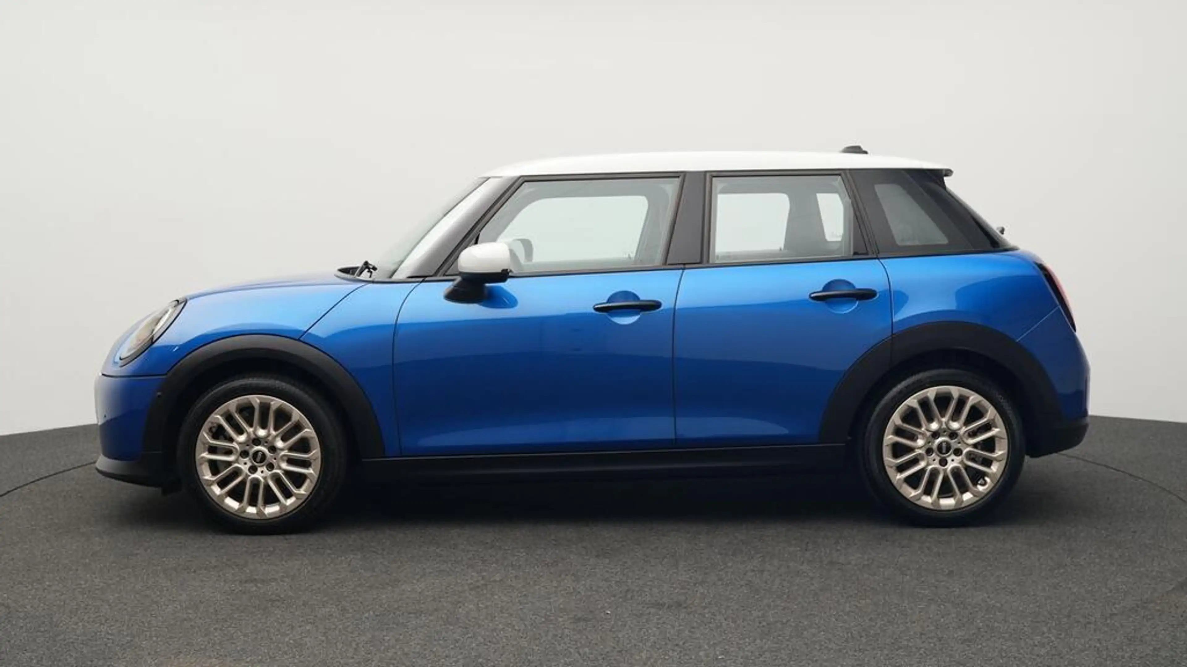 MINI Cooper C Favoured Trim — photo 3