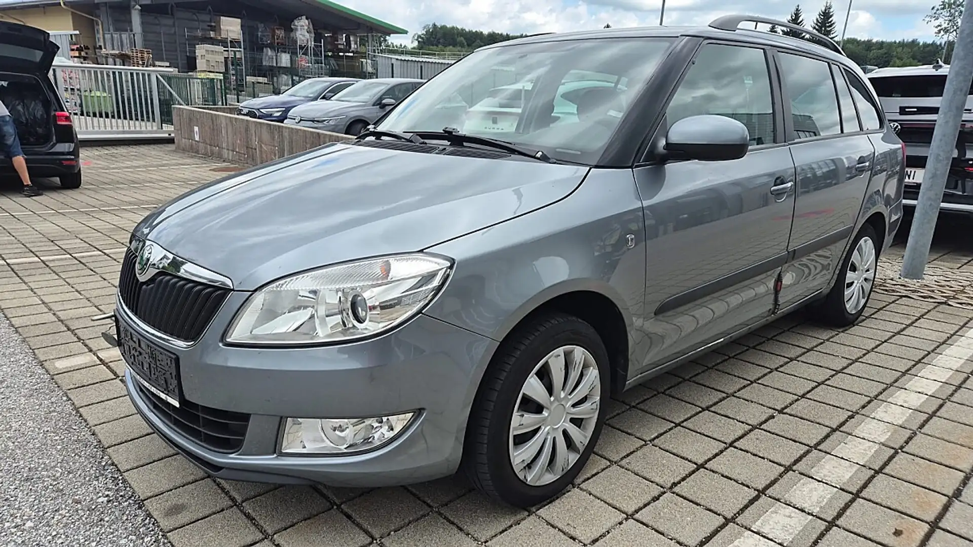 Skoda Fabia 02/2027+ 4 Monate Grau - 1