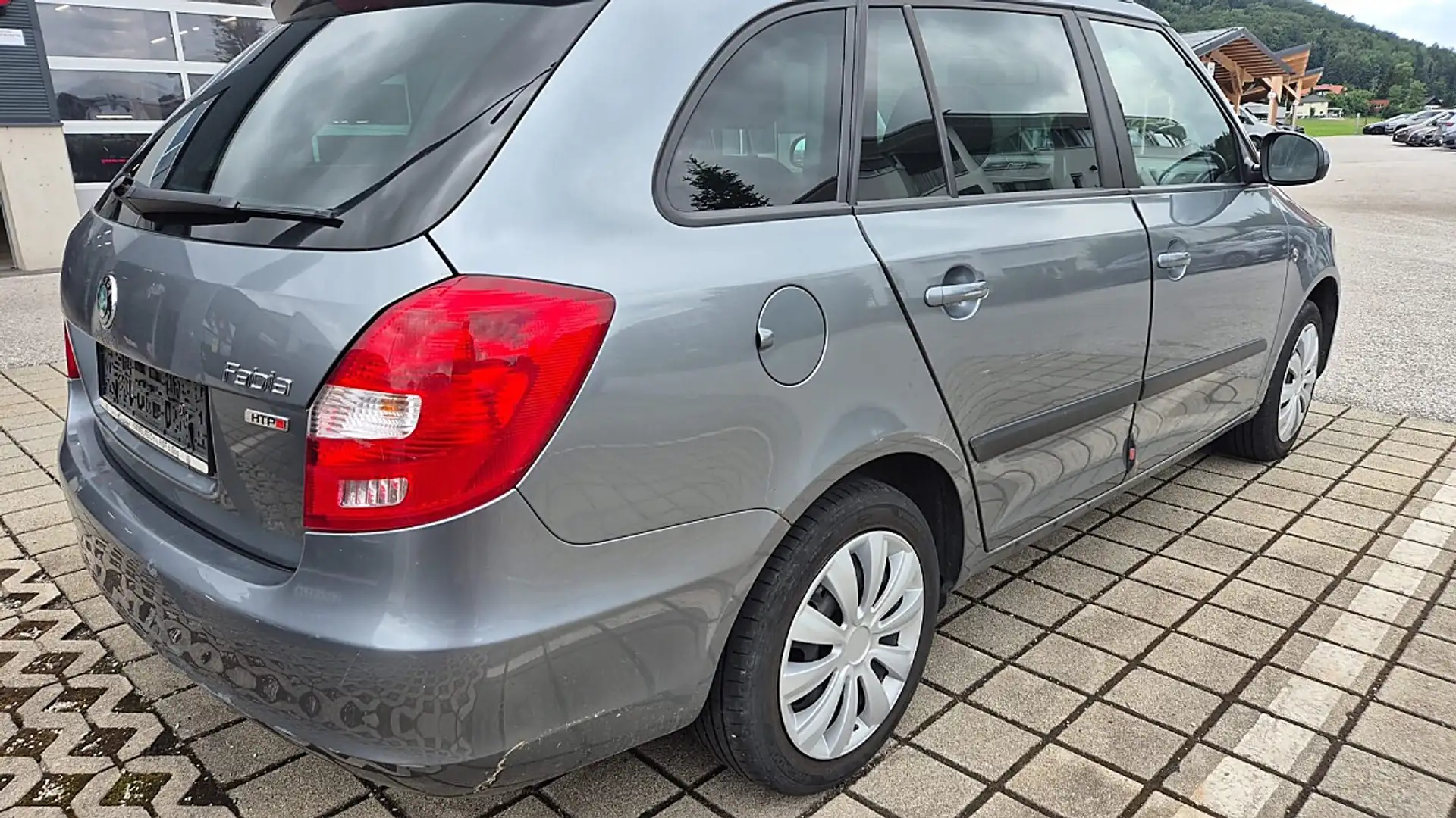 Skoda Fabia 02/2027+ 4 Monate Grau - 2