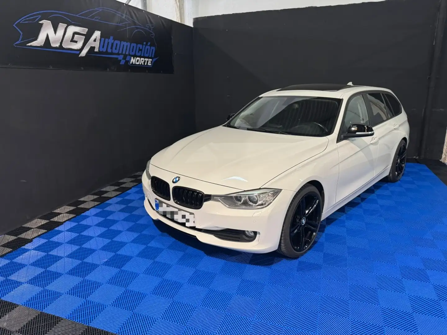 BMW 318 318dA Touring Essential Edition Blanco - 1