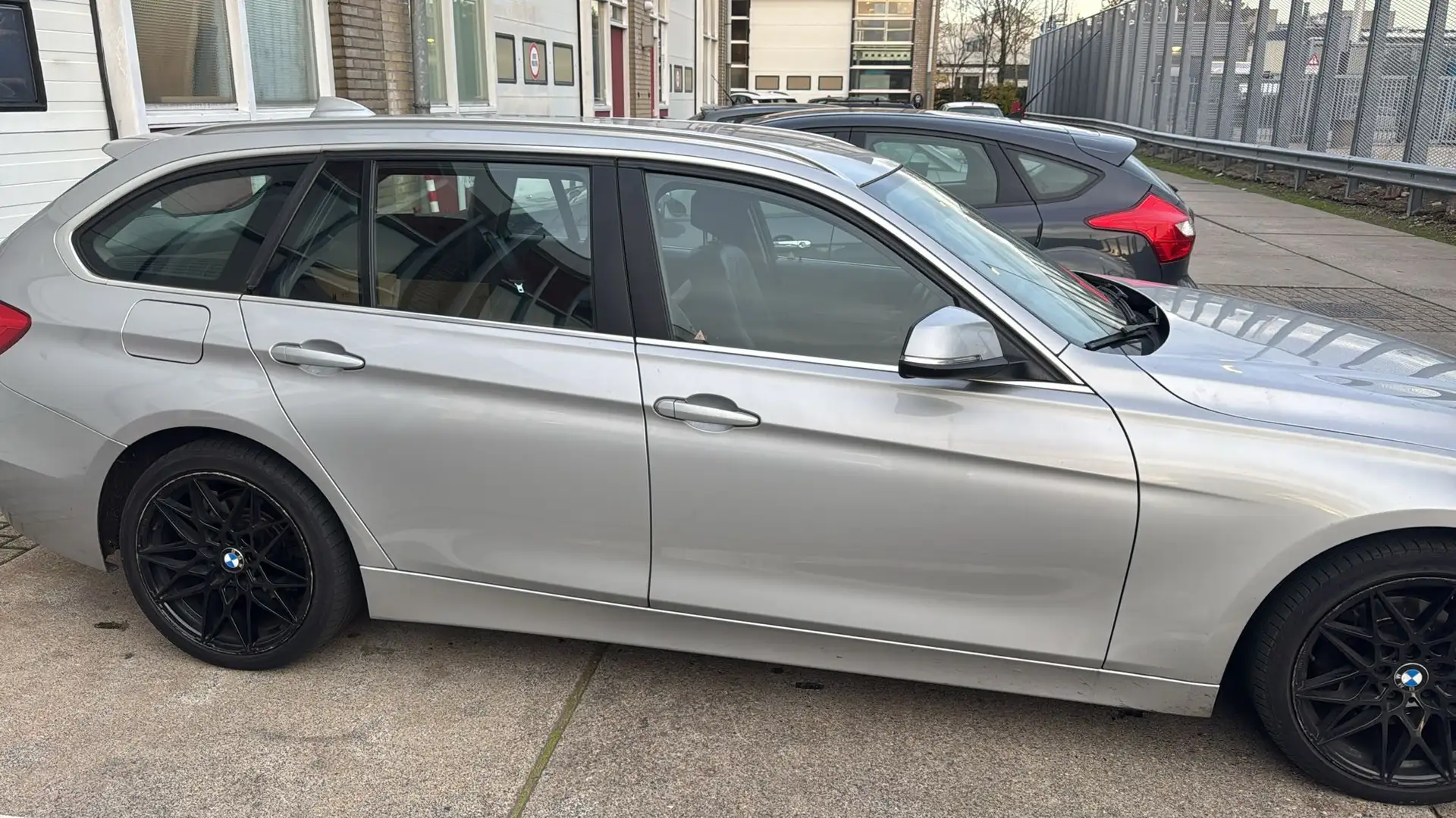 BMW 318 High Executive Grey - 2