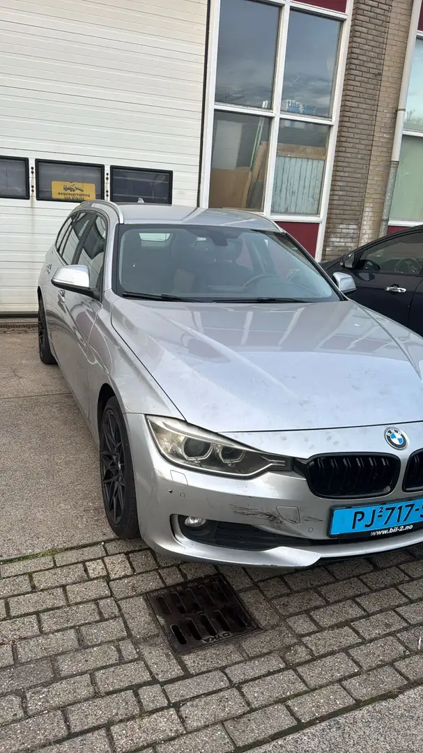 BMW 318 High Executive Grey - 1