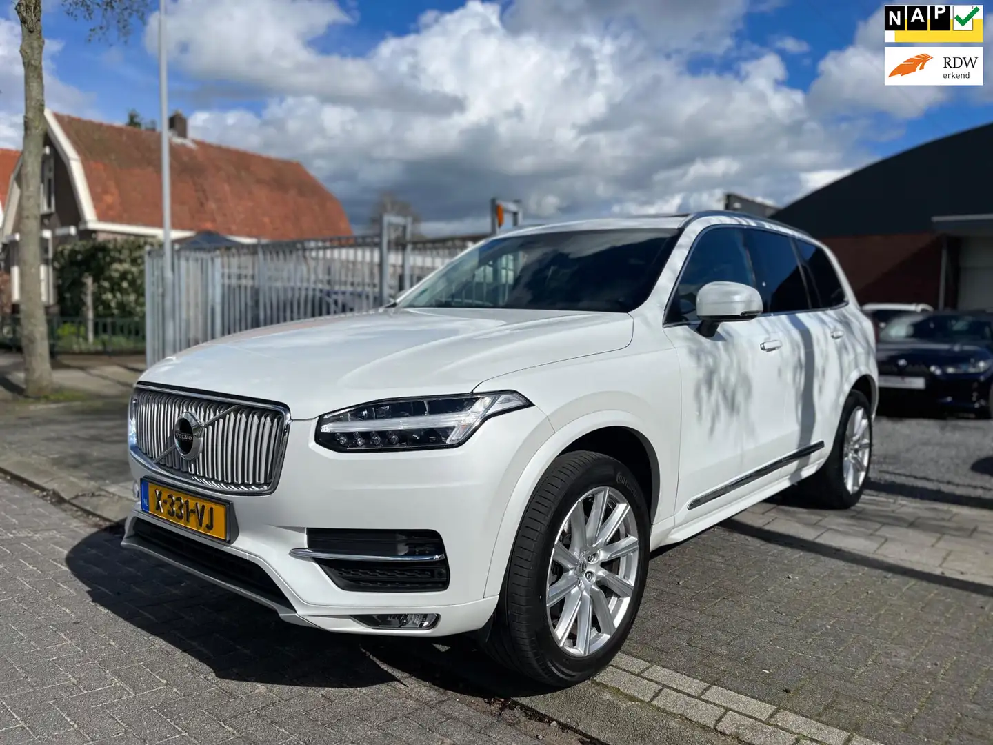 Volvo XC90 2.0 T5 AWD Irscription | pano | 20” | ACC | LED | White - 1