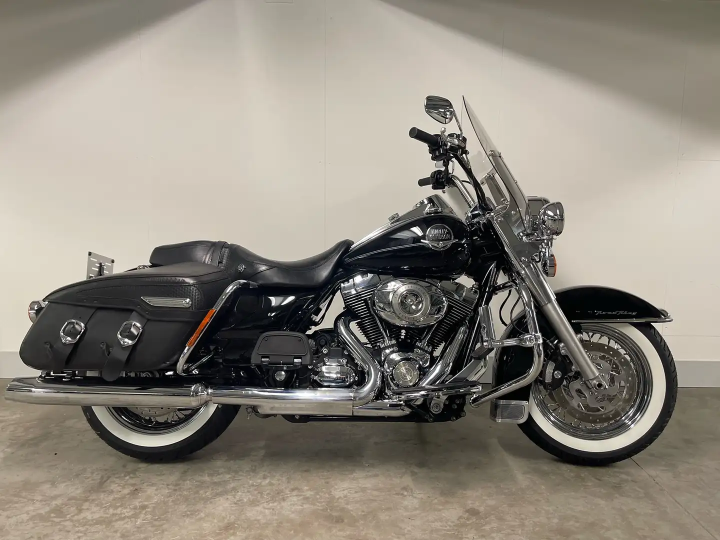 Harley-Davidson Road King TOURING FLHRC CLASSIC Fekete - 1