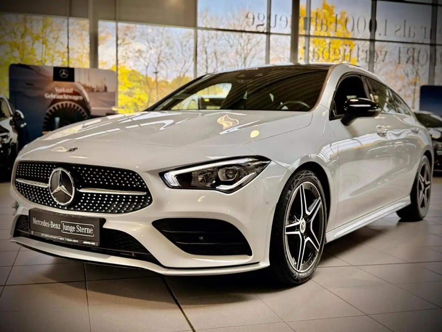 Mercedes-Benz CLA 180 AMG+Night+MBUX+PANO+KAMERA+Ambiente Blanco - 2