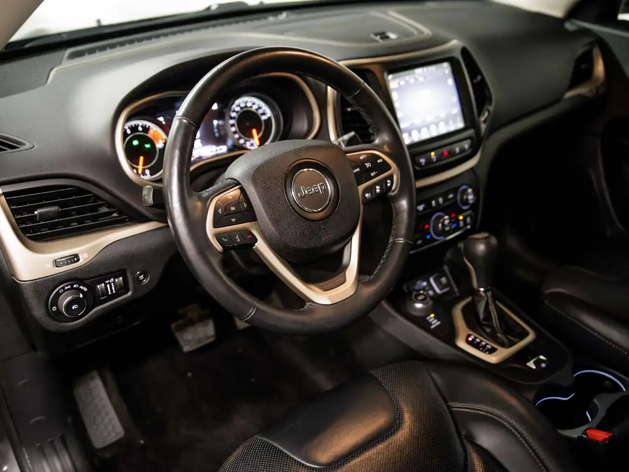 Jeep Cherokee снимка Jeep Cherokee