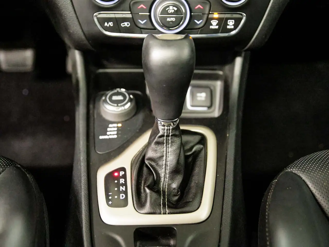 Jeep Cherokee снимка Jeep Cherokee