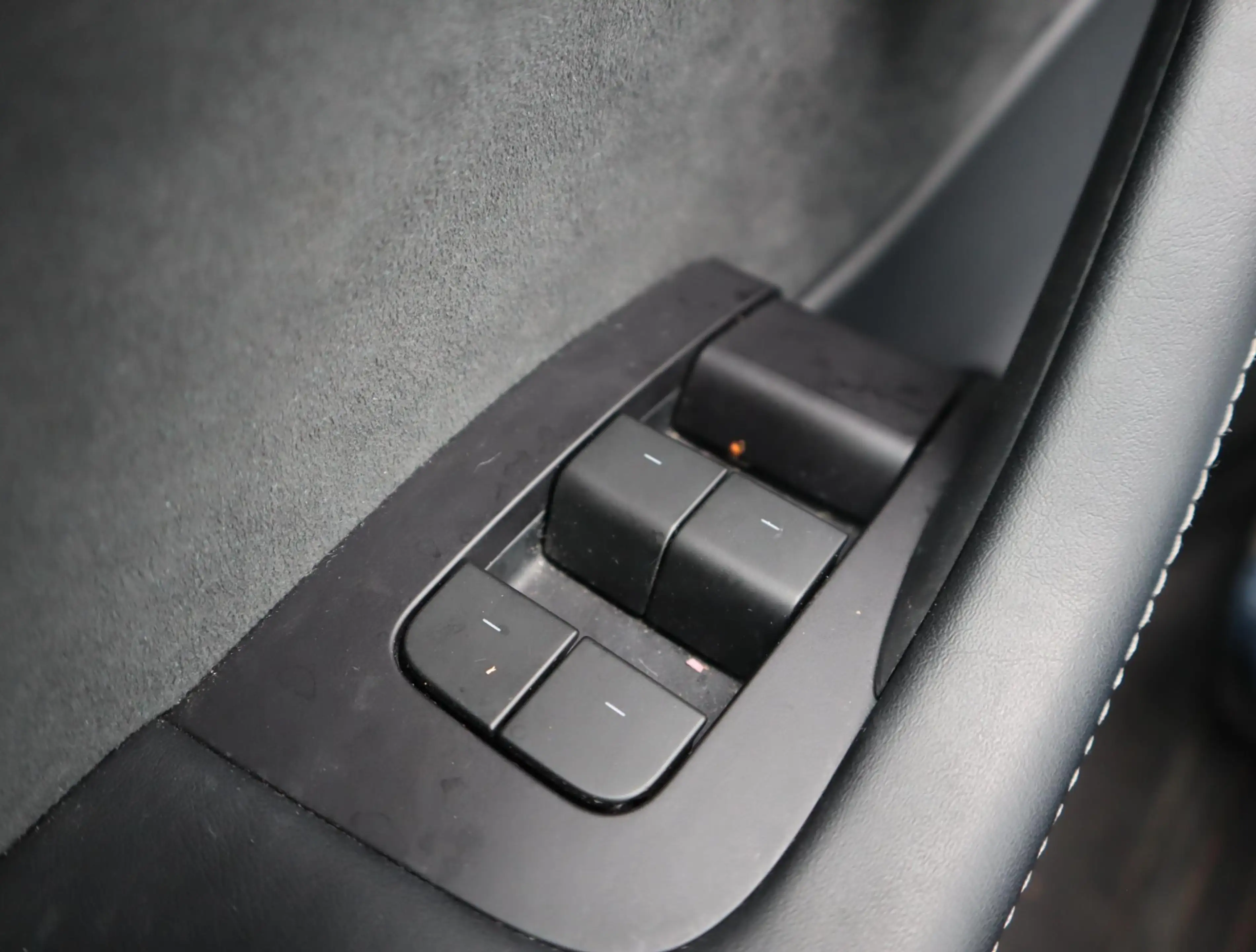 Tesla Model Y Long Range AWD 75 kWh | 95% SOH | Autopilot — photo 17