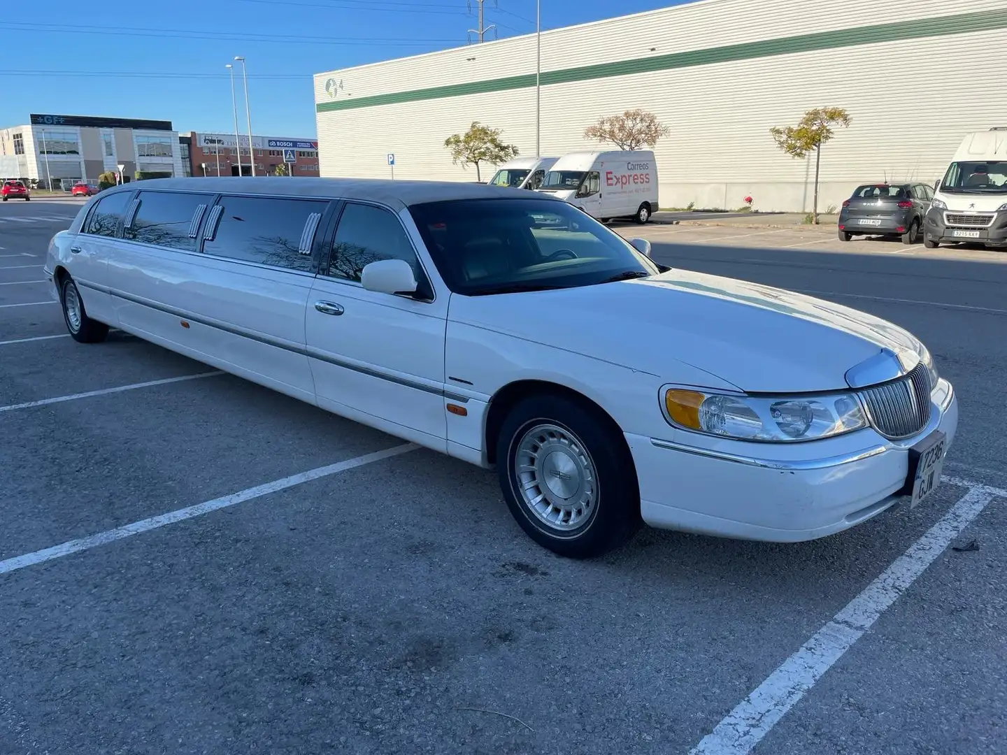 Lincoln Town Car Limusina Krystal Wit - 1