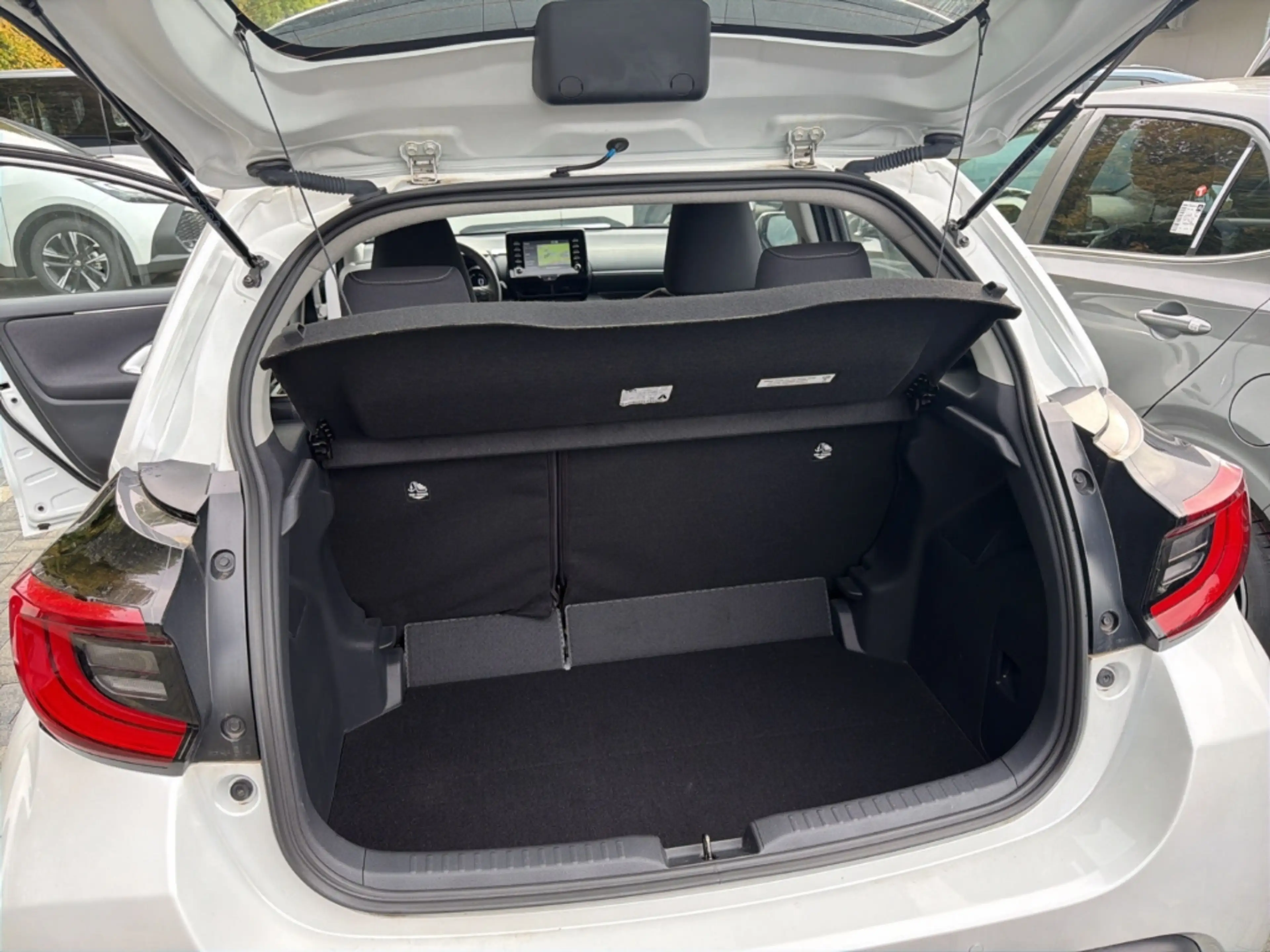 Toyota Yaris Hybrid Team Deutschland Navi Digitales Cockpit LED — photo 7