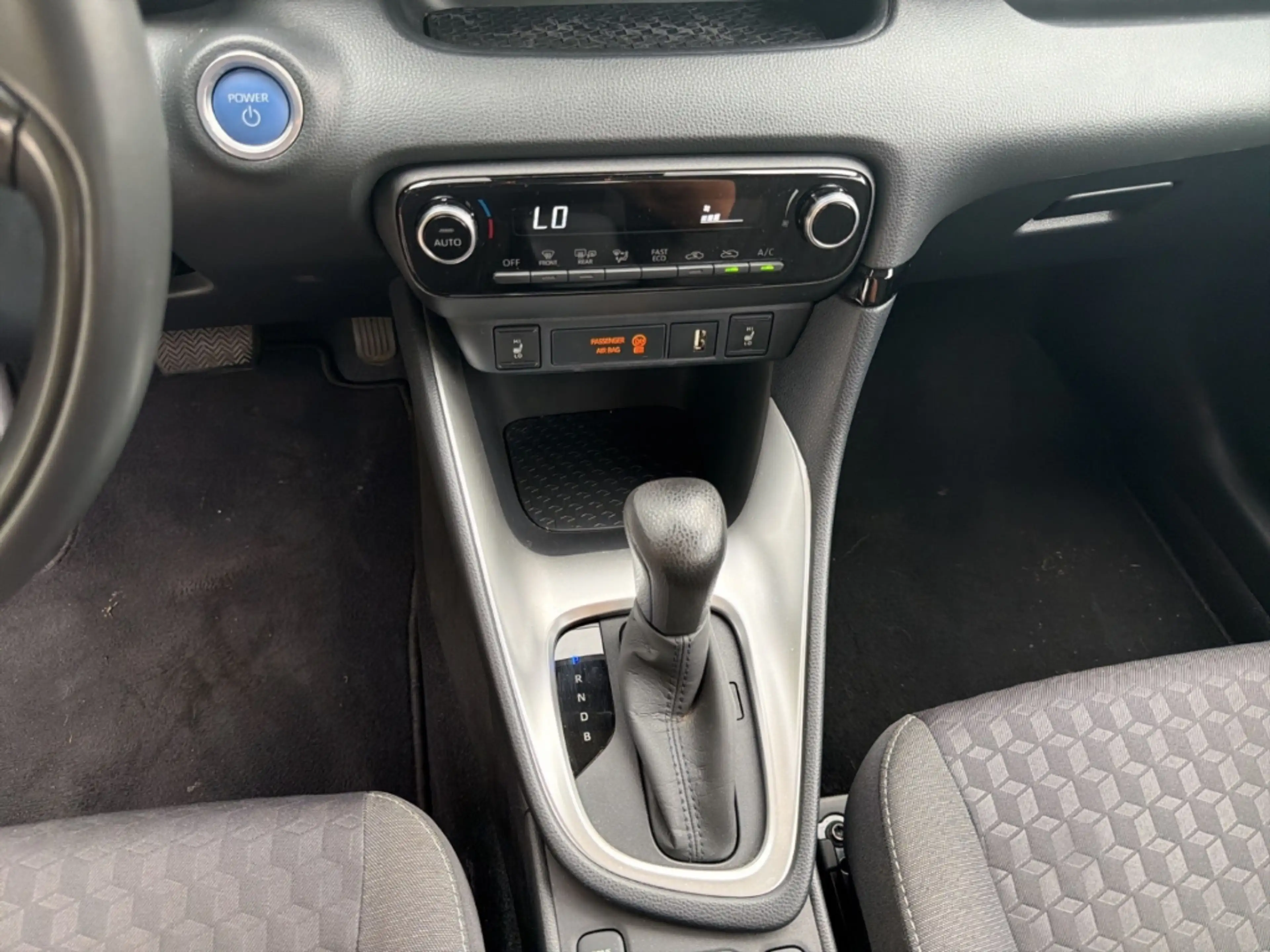 Toyota Yaris Hybrid Team Deutschland Navi Digitales Cockpit LED — photo 15