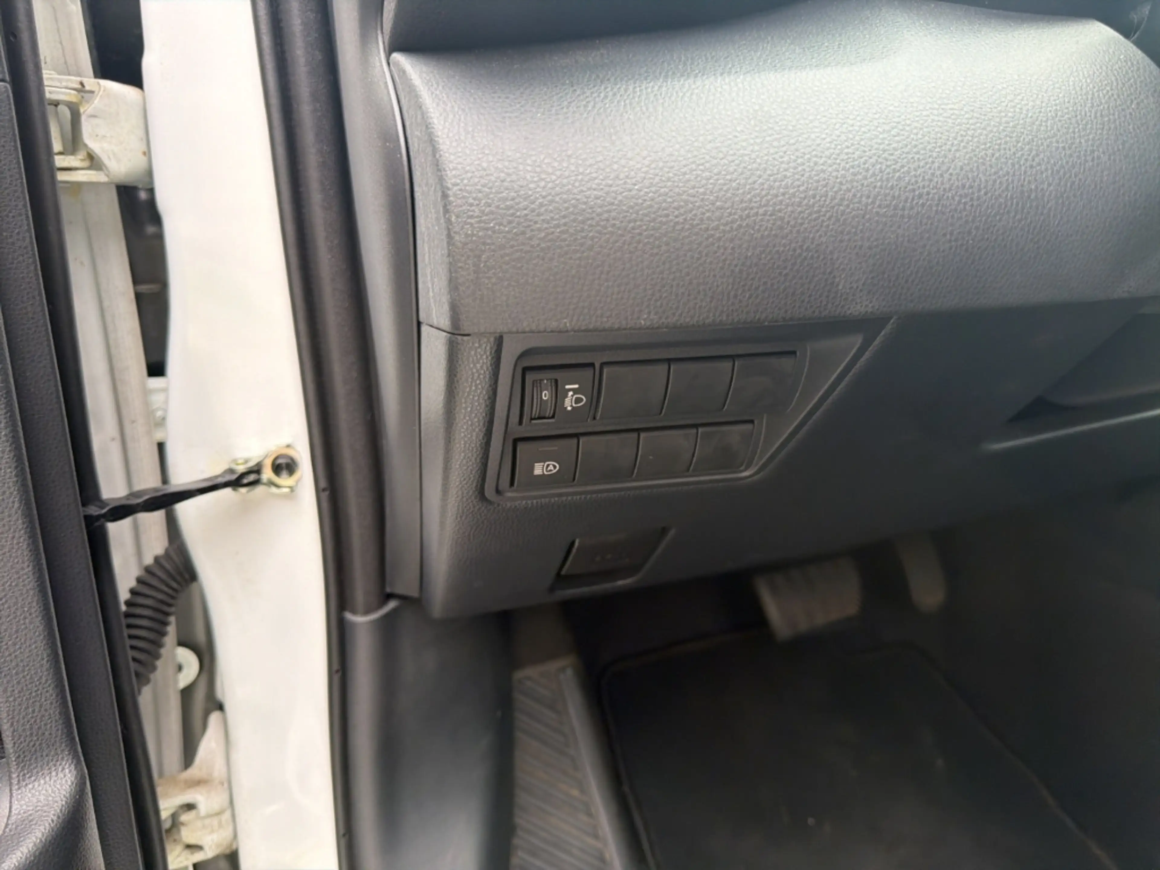 Toyota Yaris Hybrid Team Deutschland Navi Digitales Cockpit LED — photo 10