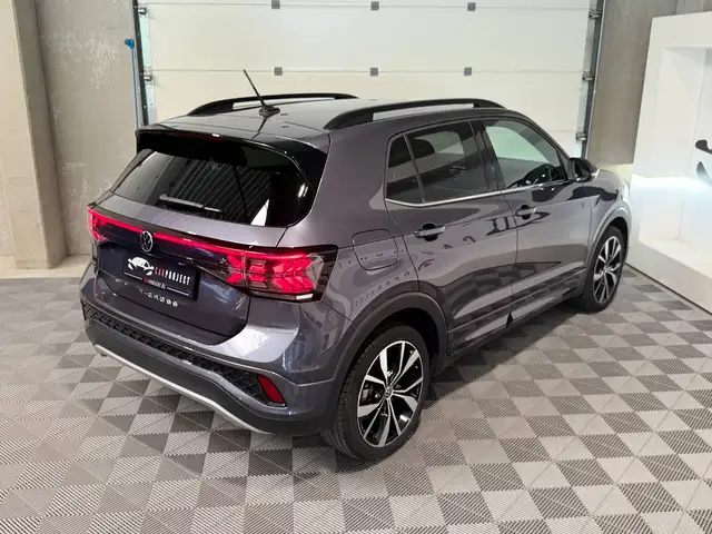 Volkswagen T-Cross view 11