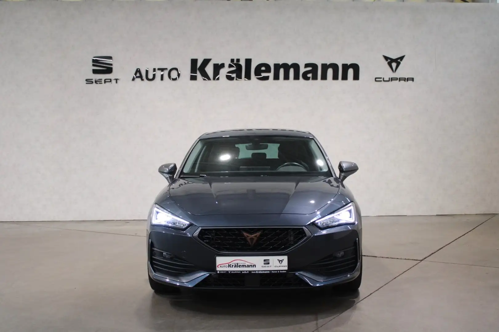 CUPRA Leon 1.5eTSI ACT 7-Gang-DSG *LED*Navi*PDC*Kamera Grau - 2