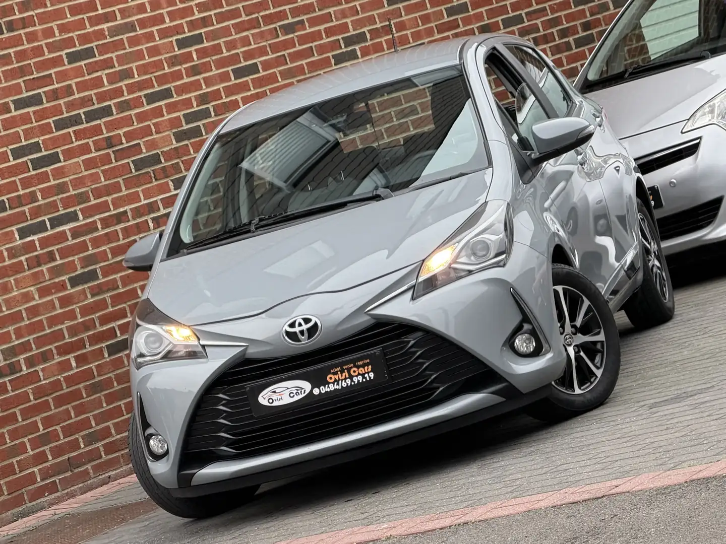 Toyota Yaris // 11/2028 GARANTIE TOYOTA // PARFAIT ÉTAT // Grau - 1